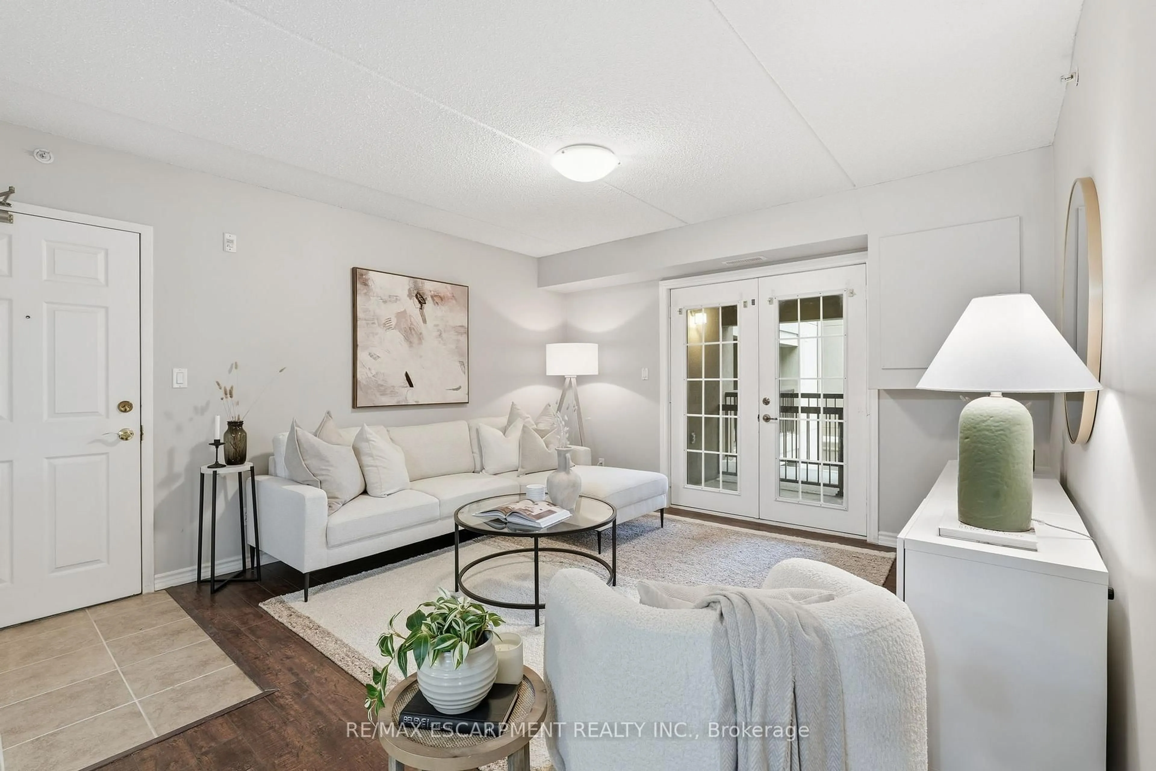 Living room with furniture, unknown for 2055 Appleby Line #308, Burlington Ontario L7L 7H1