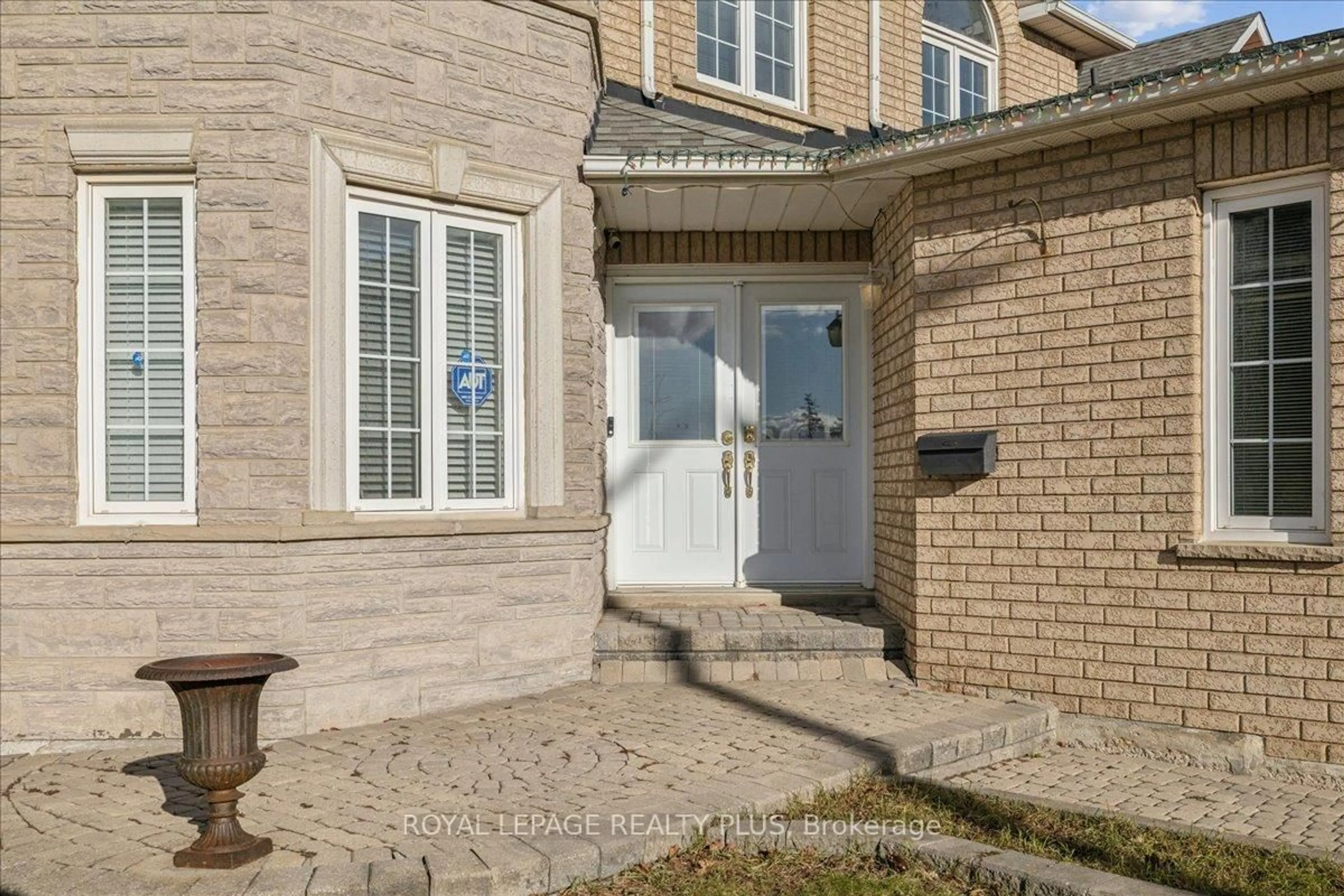 Home with brick exterior material, street for 3561 Old Orchard Park Dr, Mississauga Ontario L5B 4E3