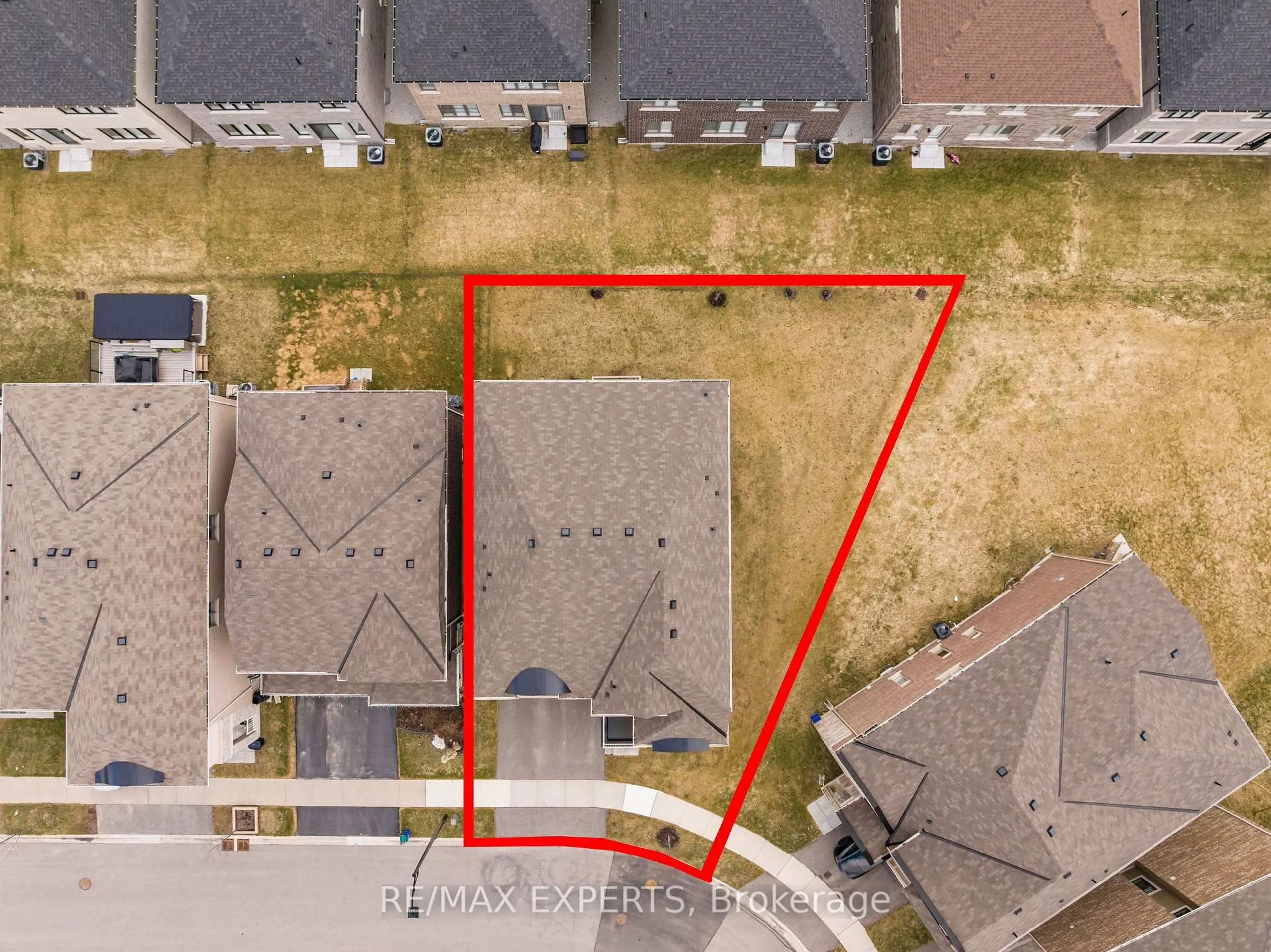 A pic from outside/outdoor area/front of a property/back of a property/a pic from drone, street for 857 Magnolia Terr, Milton Ontario L9E 1R2