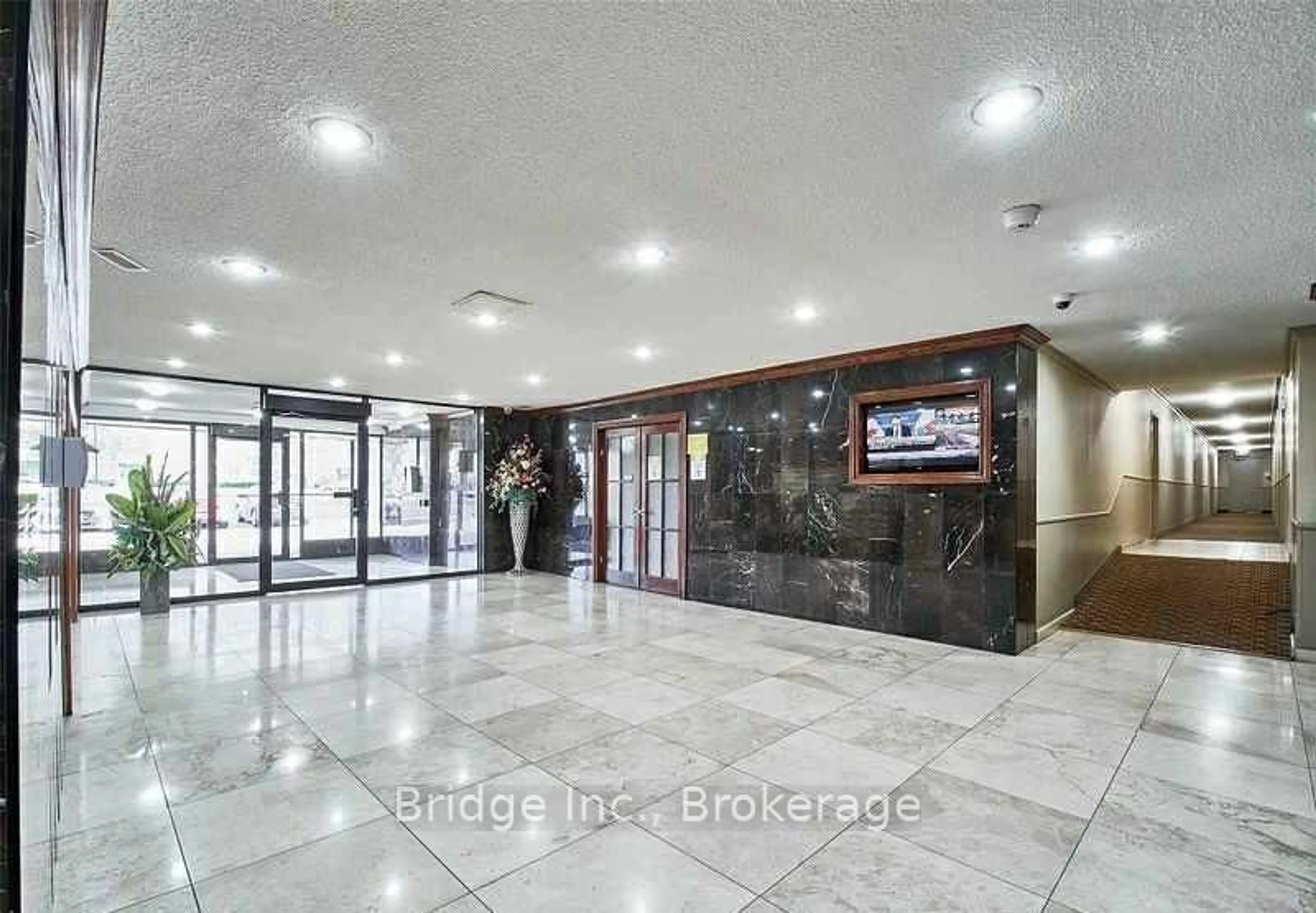 Lobby for 10 Tobermory Dr #405, Toronto Ontario M3N 2Y5