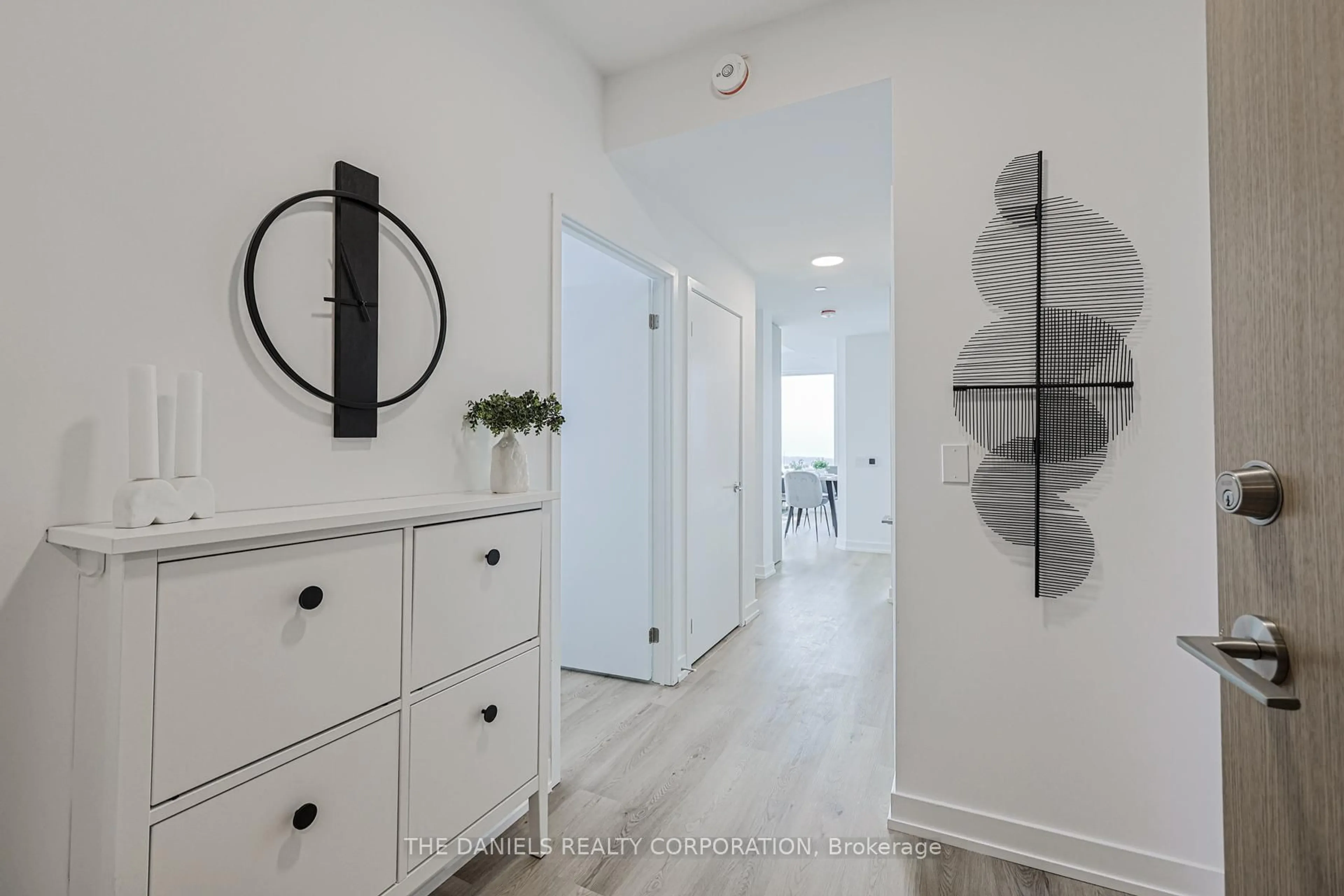 Indoor entryway for 395 Square One Dr #1004, Mississauga Ontario L5B 0P6