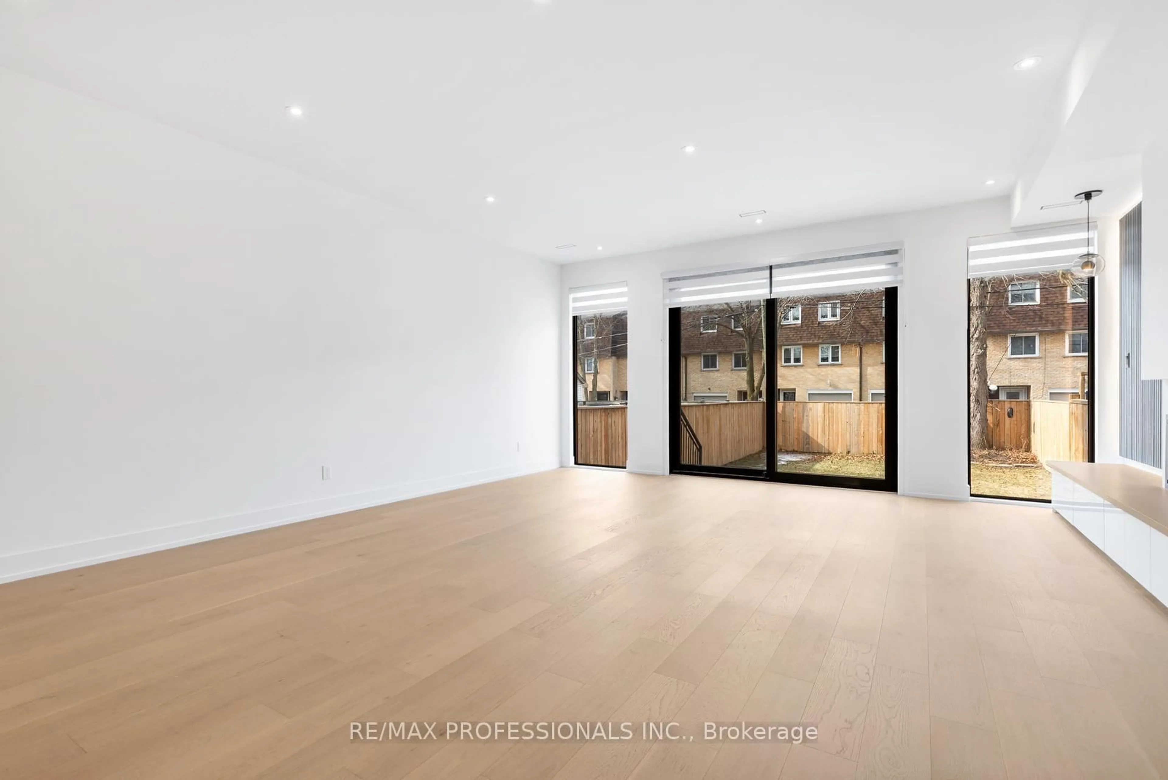 A pic of a room for 84 Twenty Ninth St, Toronto Ontario M8W 3B1