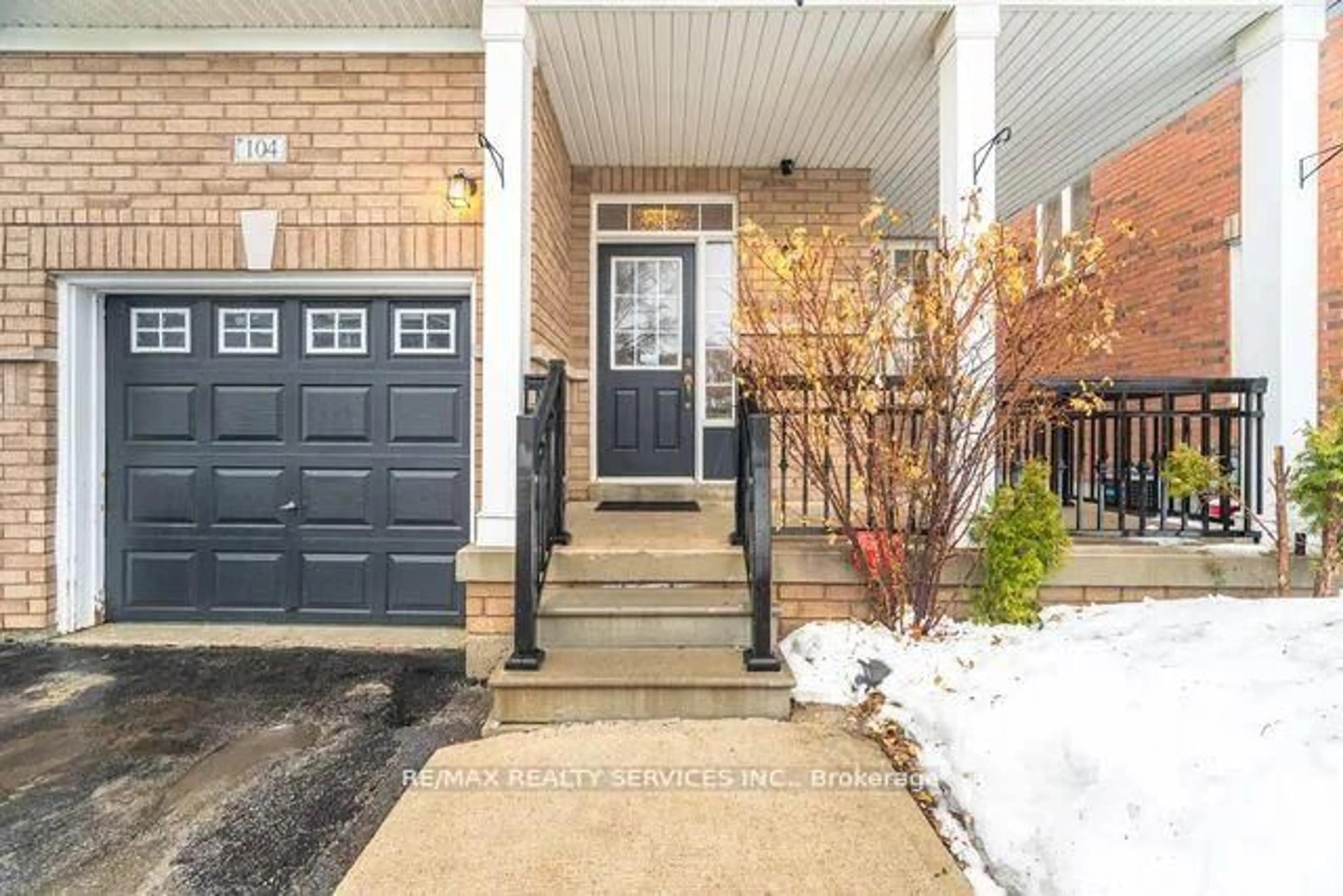 Indoor entryway for 104 Begonia Cres, Brampton Ontario L7A 0M7