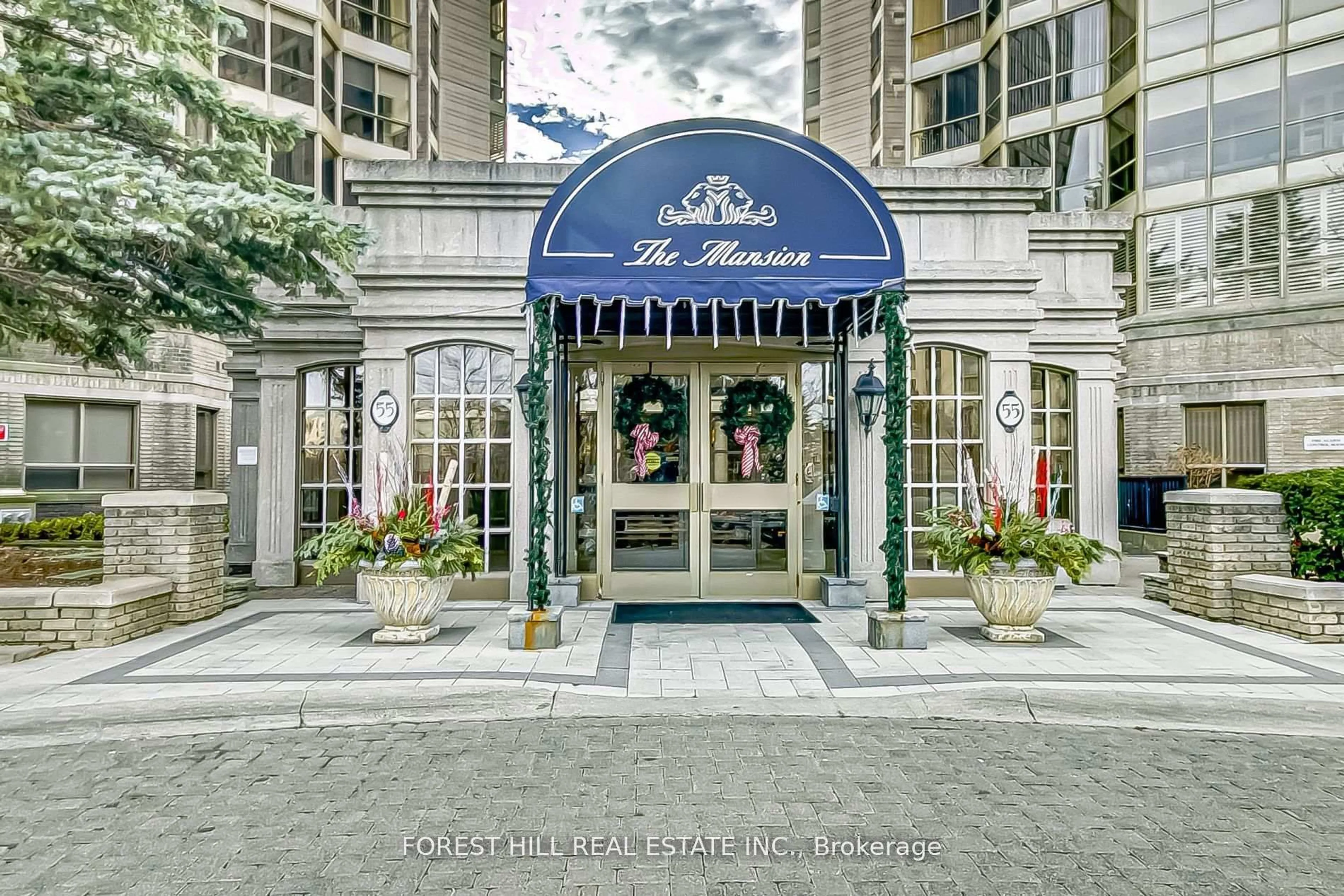 Indoor foyer for 55 Kingsbridge Garden Circ #PH7, Mississauga Ontario L5R 1Y1