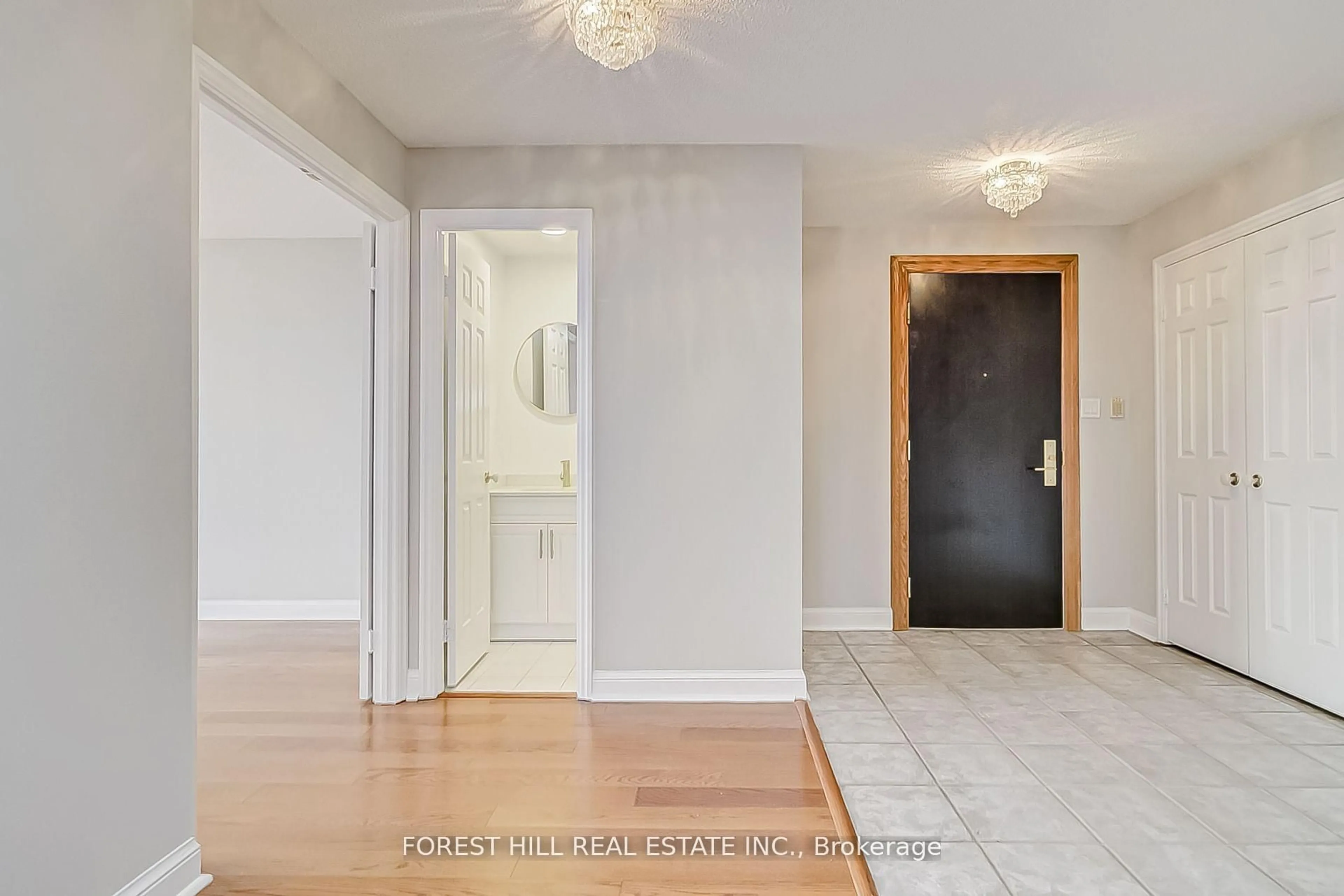 Indoor entryway for 55 Kingsbridge Garden Circ #PH7, Mississauga Ontario L5R 1Y1