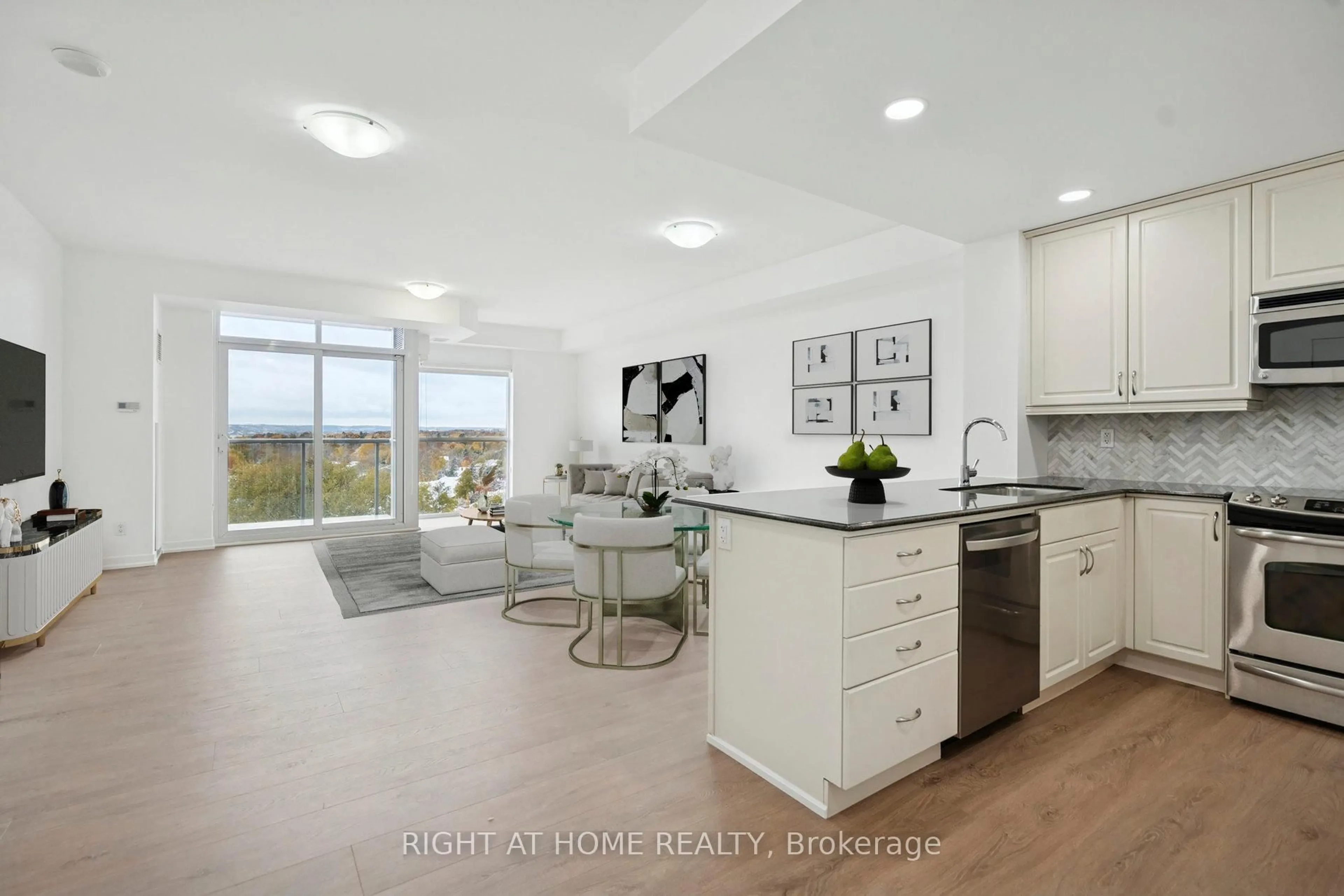 Open concept kitchen, ceramic/tile floor for 551 Maple Ave #1002, Burlington Ontario L7S 1M7