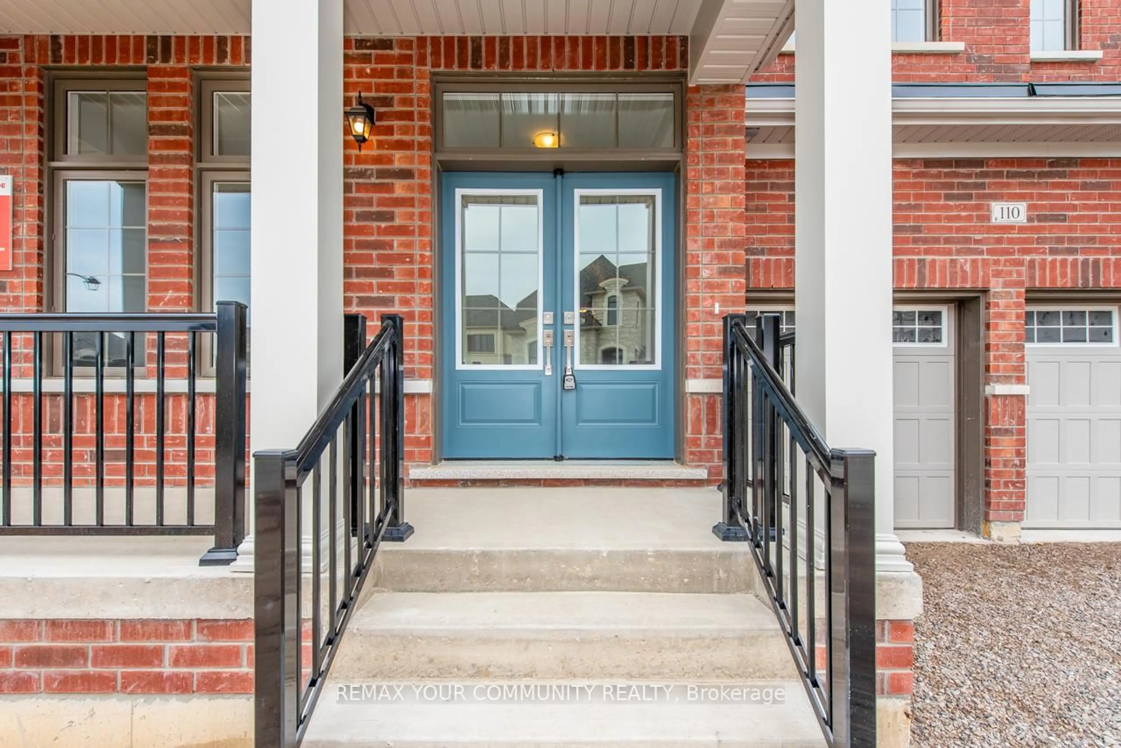 Indoor entryway for 110 James Walker Ave, Caledon Ontario L7C 4N1