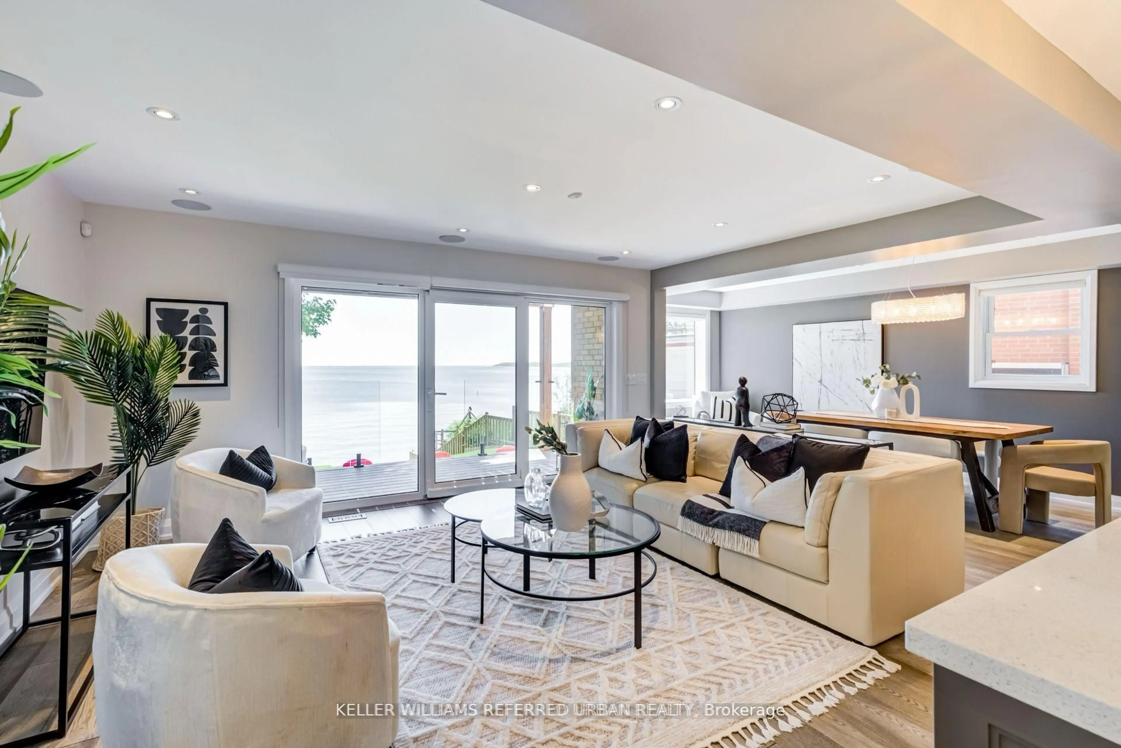 Living room with furniture, unknown for 399 Lake Promenade, Toronto Ontario M8W 1C3