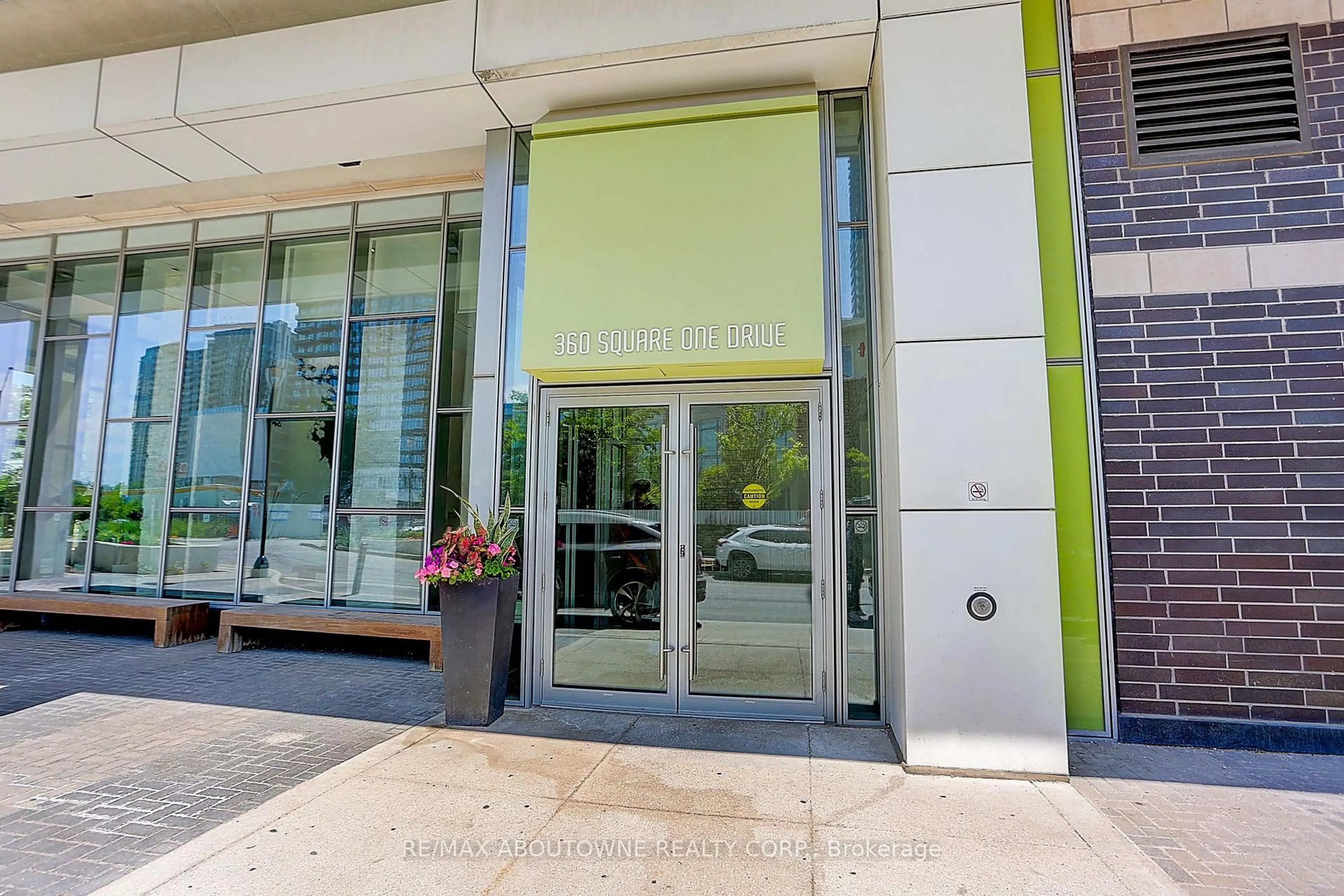 Indoor foyer for 360 Square One Dr #2005, Mississauga Ontario L5B 0G7