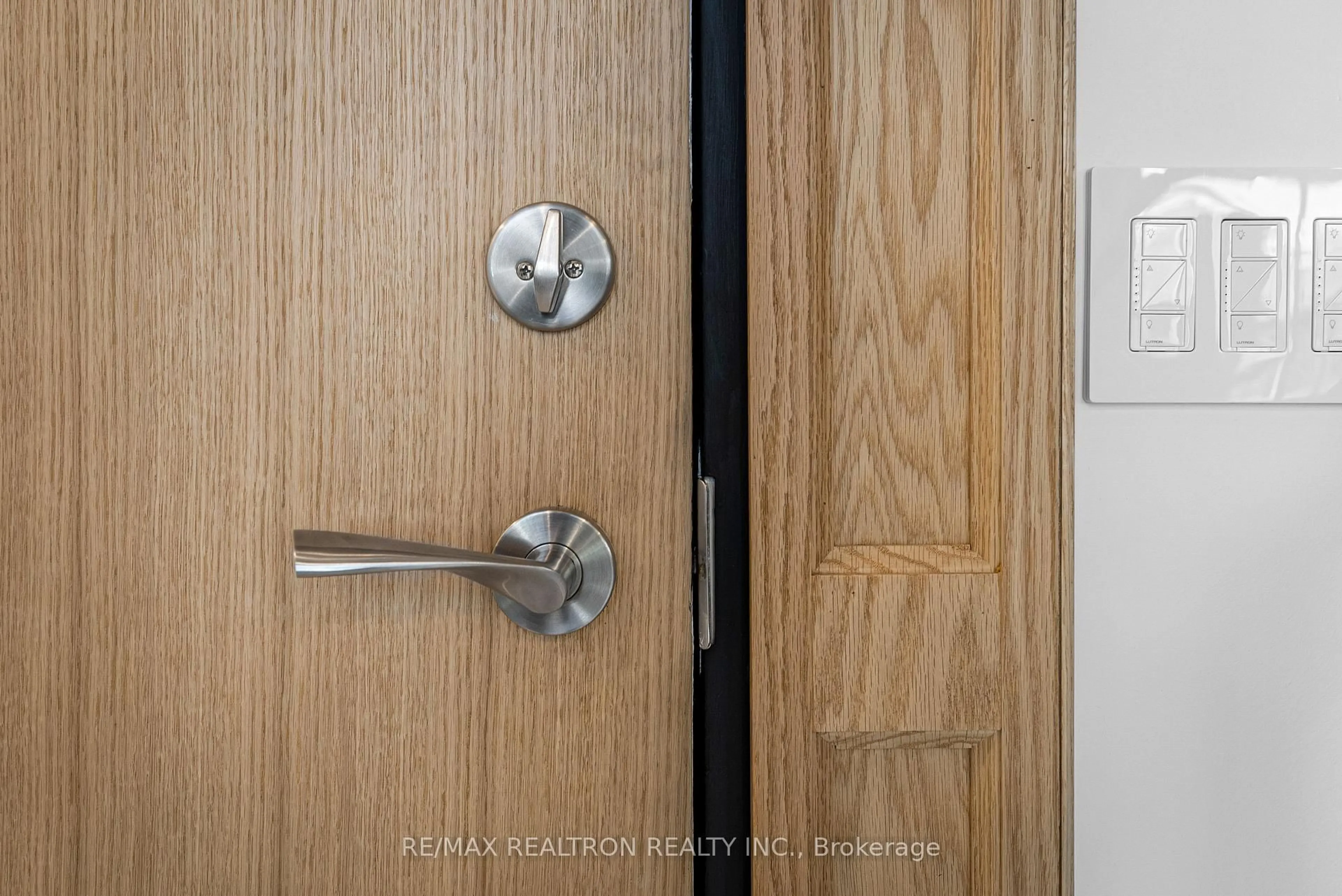 Indoor entryway for 300 Manitoba St #311, Toronto Ontario M8Y 4G6