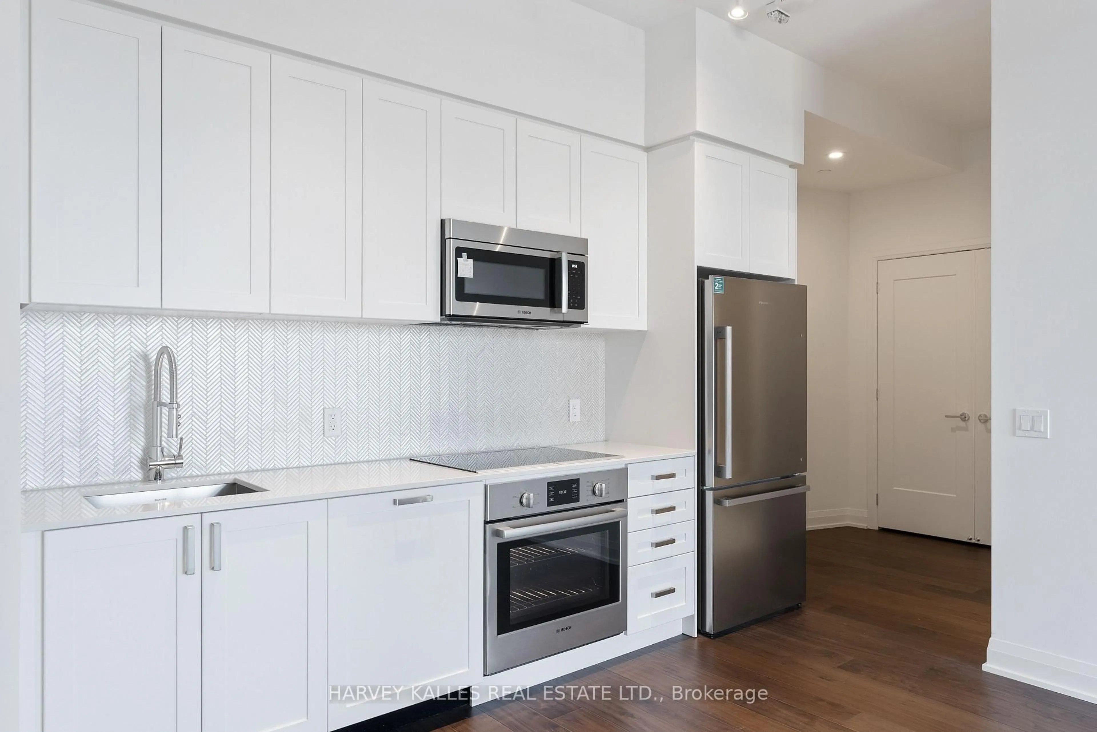 Standard kitchen, unknown for 293 The Kingsway #707, Toronto Ontario M9A 3A9