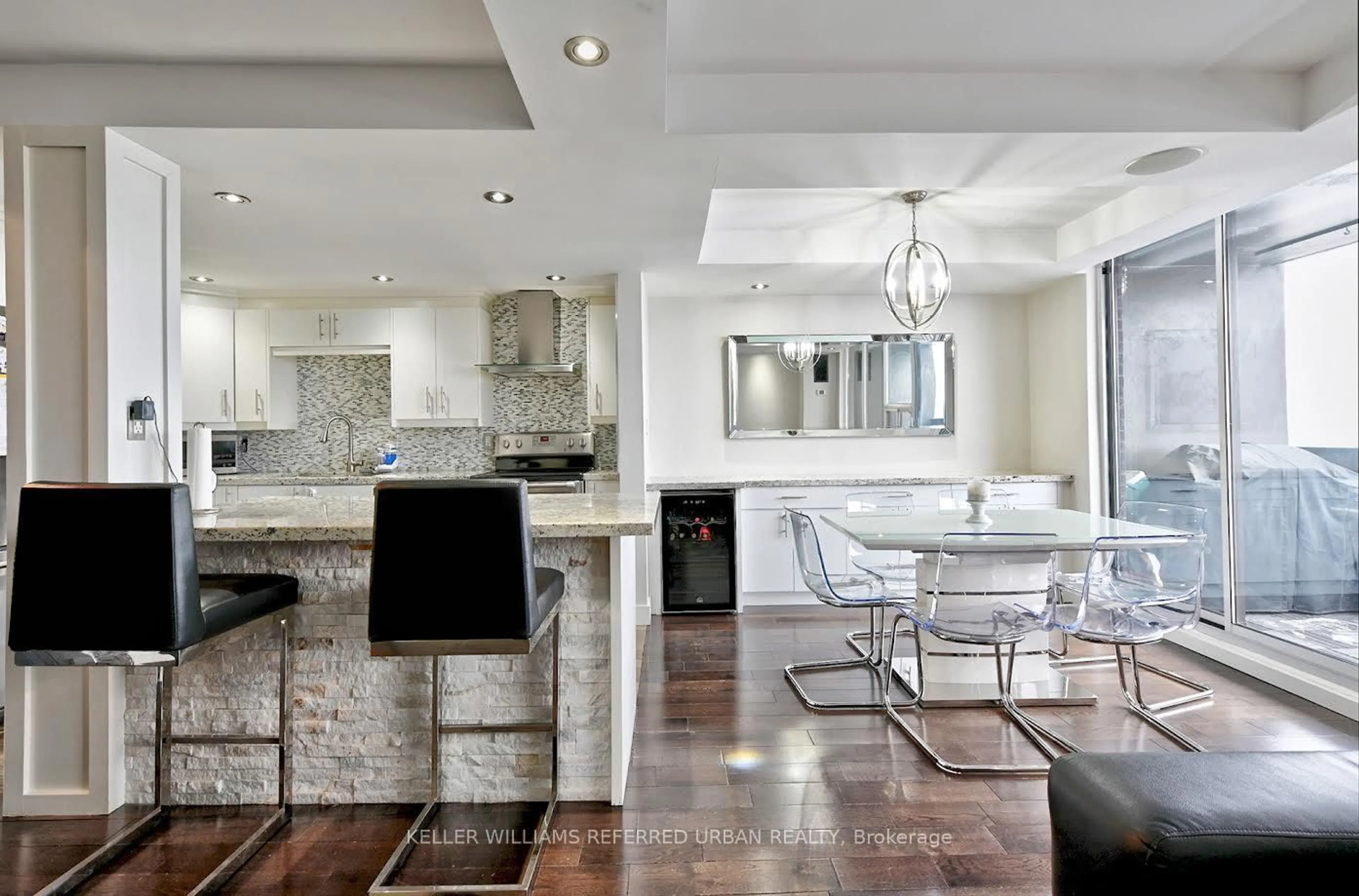 Open concept kitchen, ceramic/tile floor for 11 Wincott Dr #1411, Toronto Ontario M9R 2R9