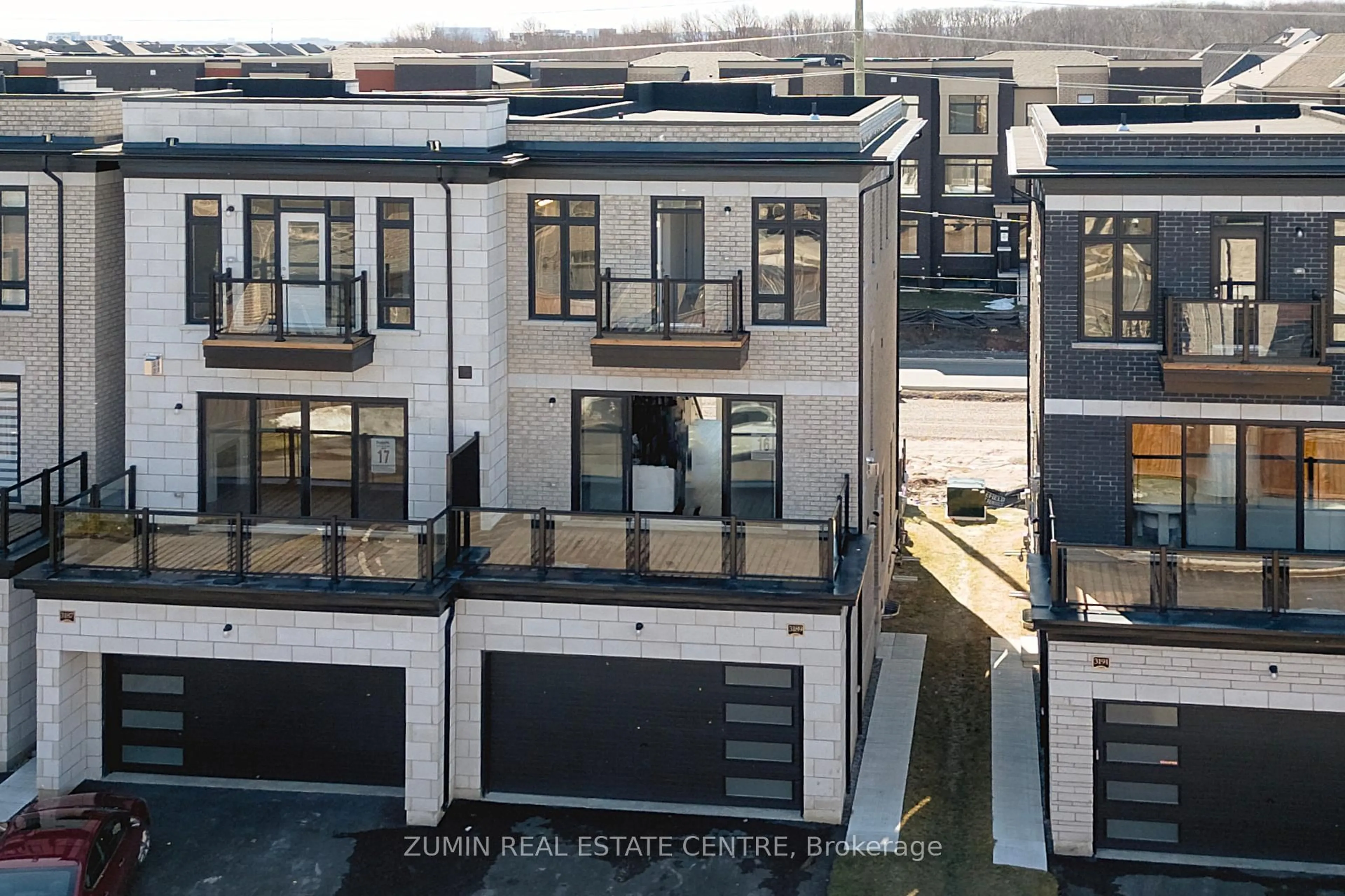 A pic from outside/outdoor area/front of a property/back of a property/a pic from drone, street for 3189 Sixth Line, Oakville Ontario L6H 0V7