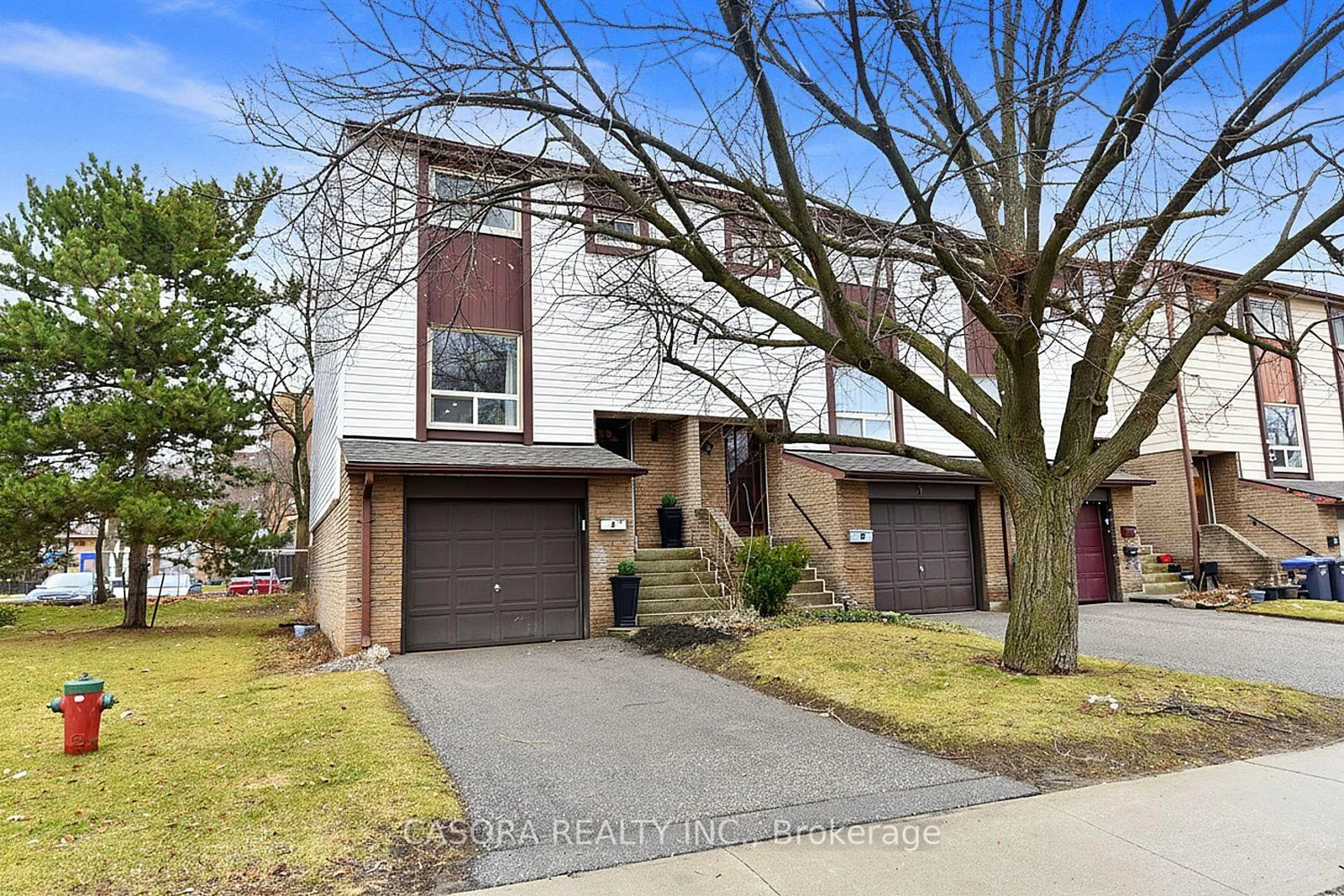 Home with brick exterior material, street for 1221 Dundix Rd #8, Mississauga Ontario L4Y 3Y9