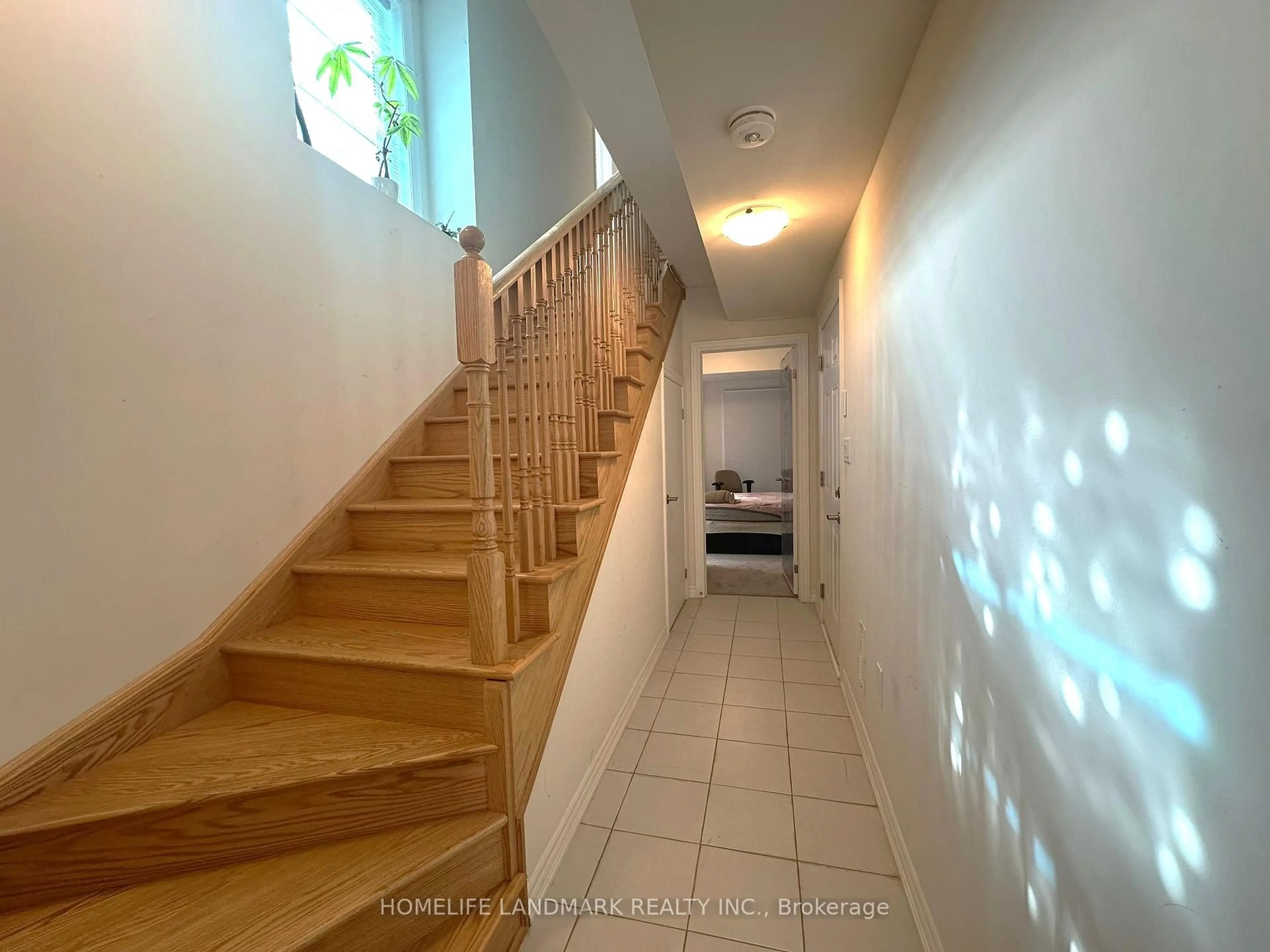 Unknown for 18 Lavinia Rd, Brampton Ontario L6P 4N8