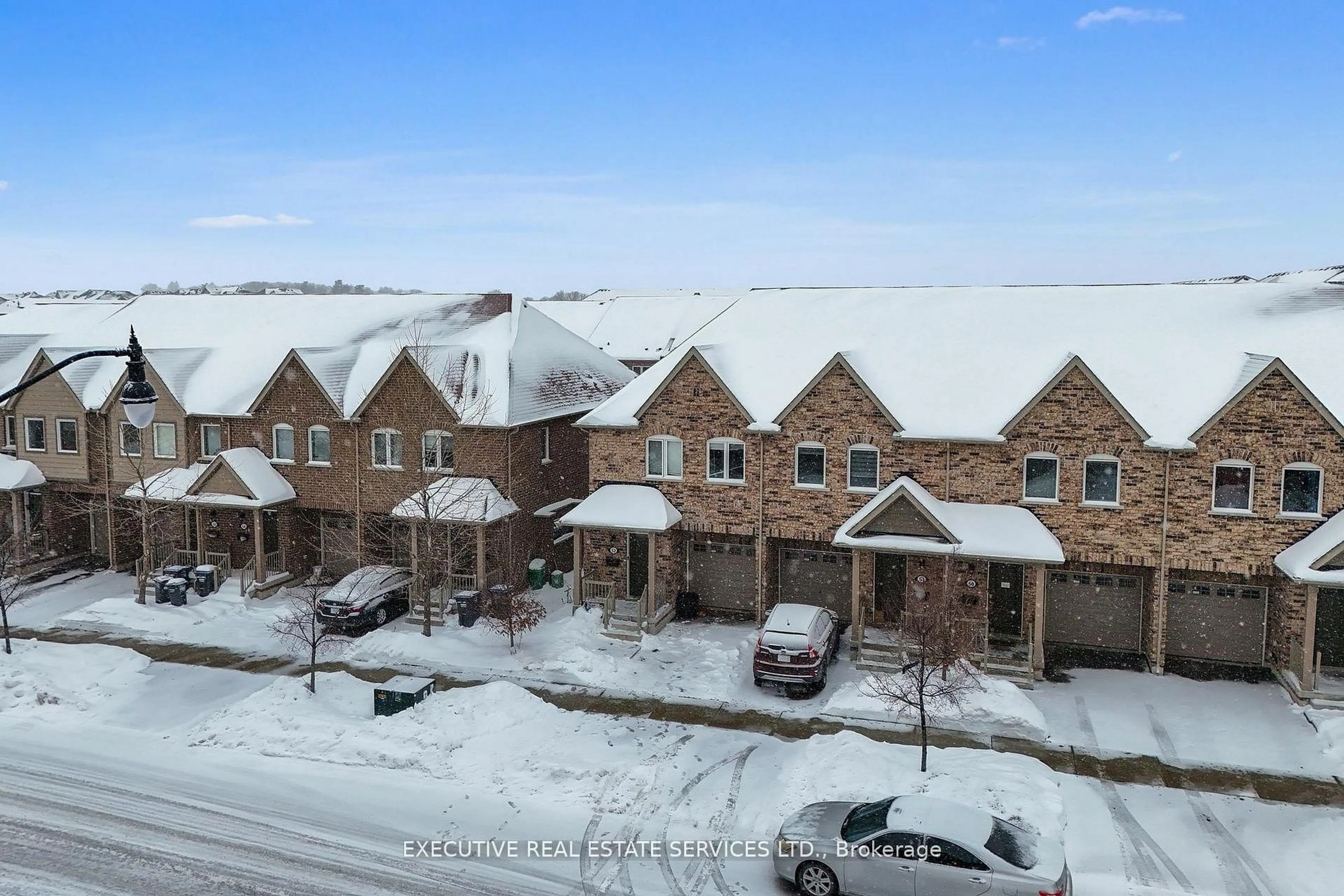A pic from outside/outdoor area/front of a property/back of a property/a pic from drone, street for 50 EDINBURGH Dr #52, Brampton Ontario L6Y 1N9