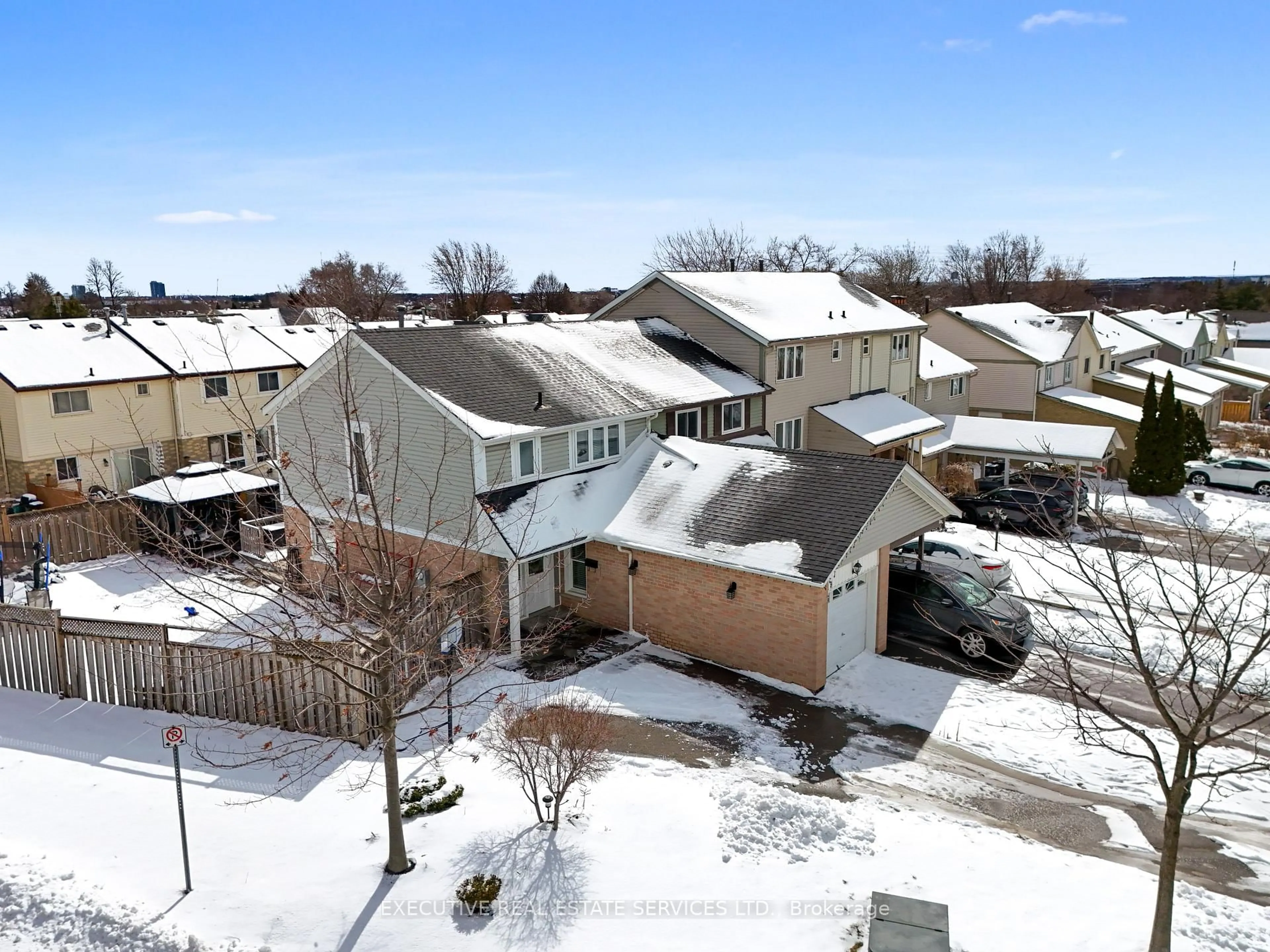 A pic from outside/outdoor area/front of a property/back of a property/a pic from drone, street for 29 Sparklett Cres, Brampton Ontario L6Z 1M7