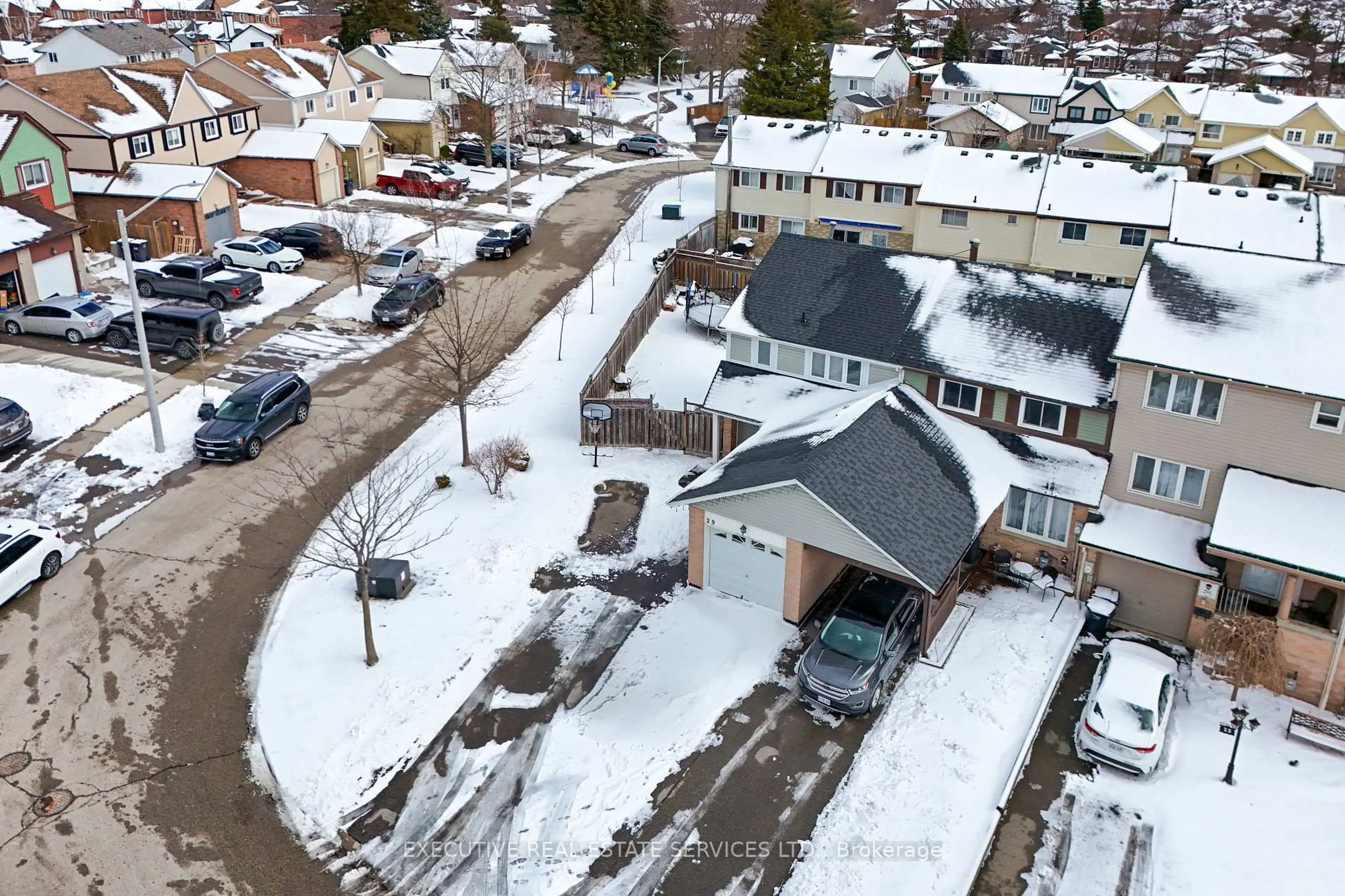 A pic from outside/outdoor area/front of a property/back of a property/a pic from drone, street for 29 Sparklett Cres, Brampton Ontario L6Z 1M7