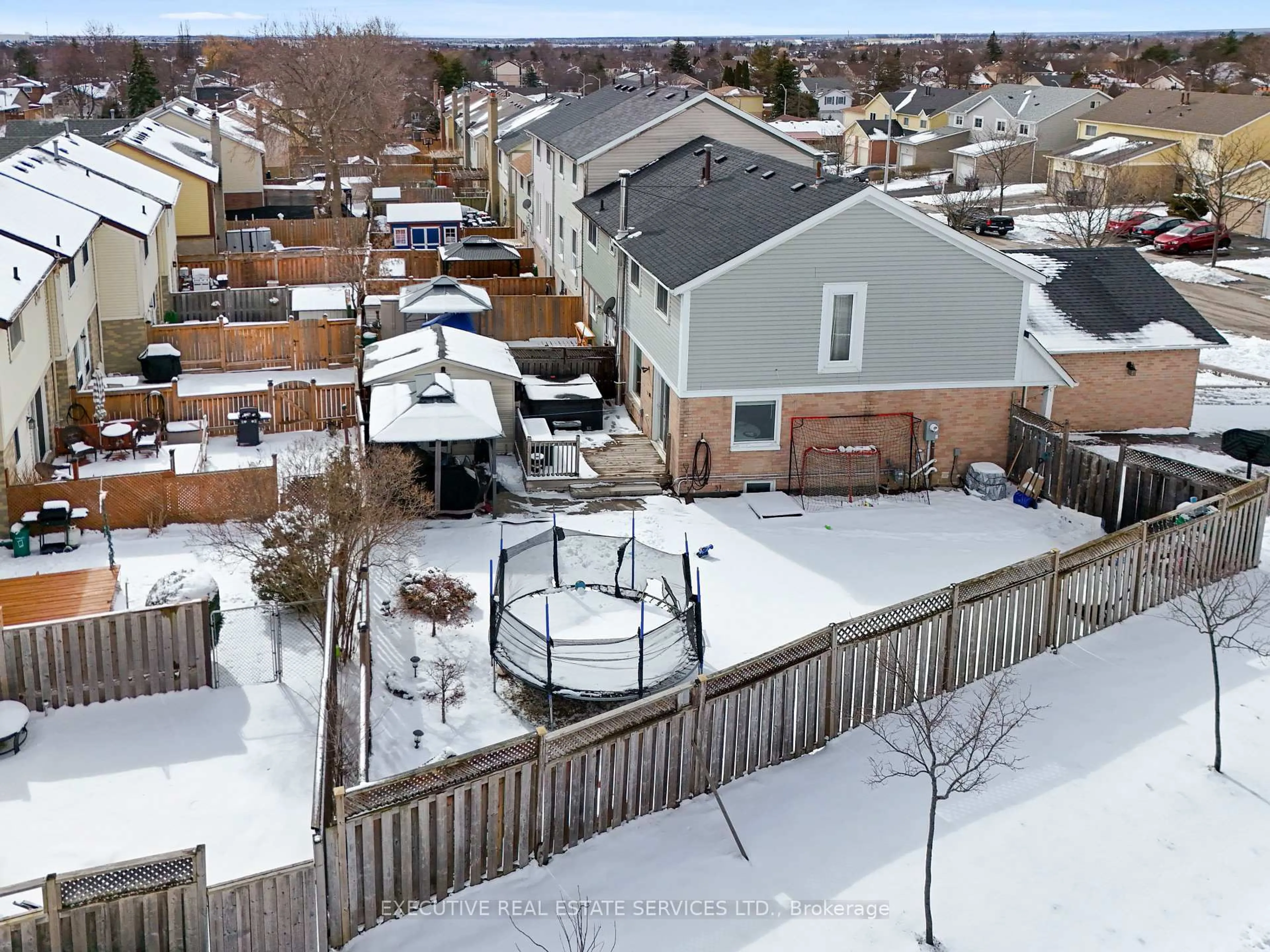 A pic from outside/outdoor area/front of a property/back of a property/a pic from drone, city buildings view from balcony for 29 Sparklett Cres, Brampton Ontario L6Z 1M7