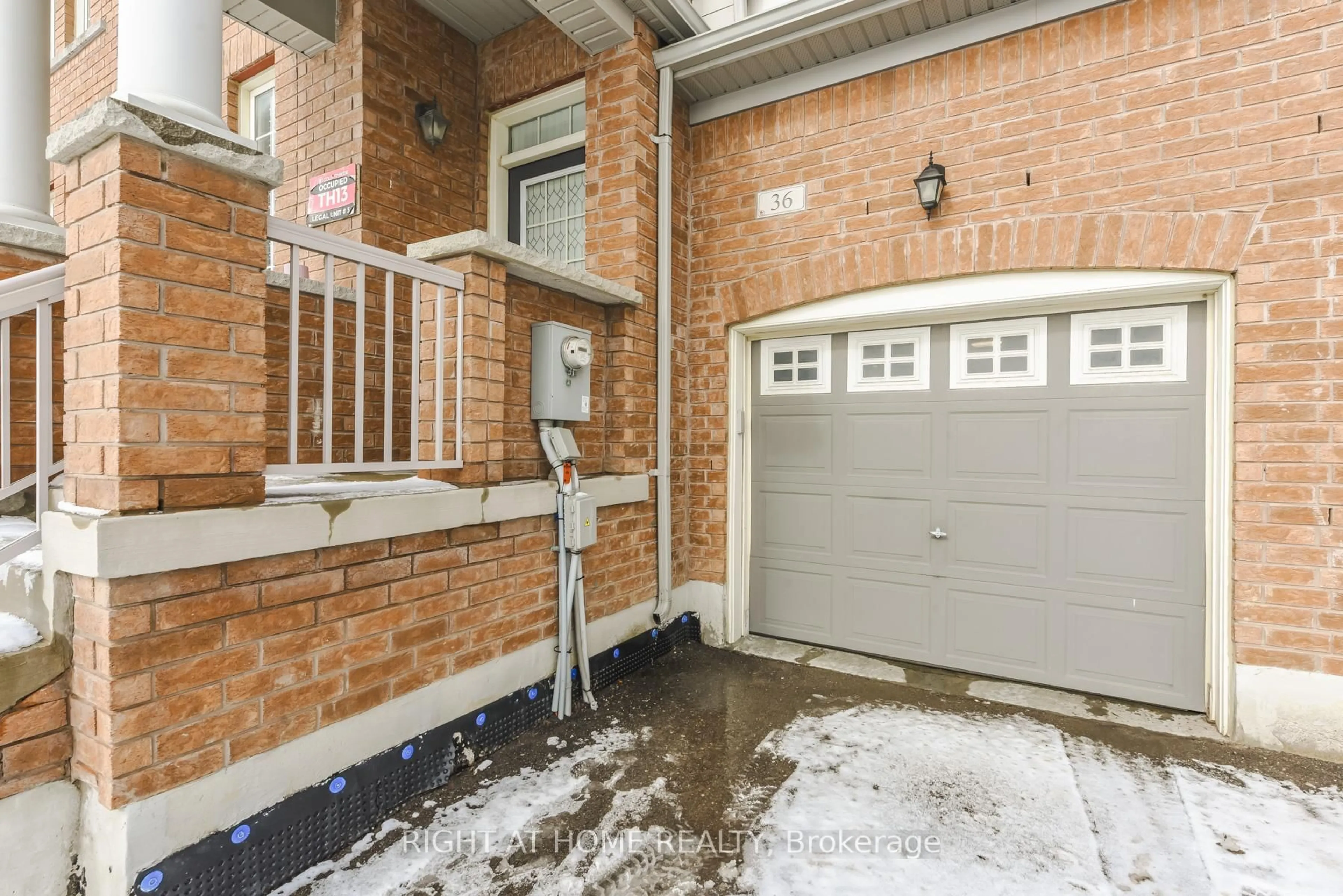 Indoor garage for 36 Spokanne St, Brampton Ontario L6R 4A2