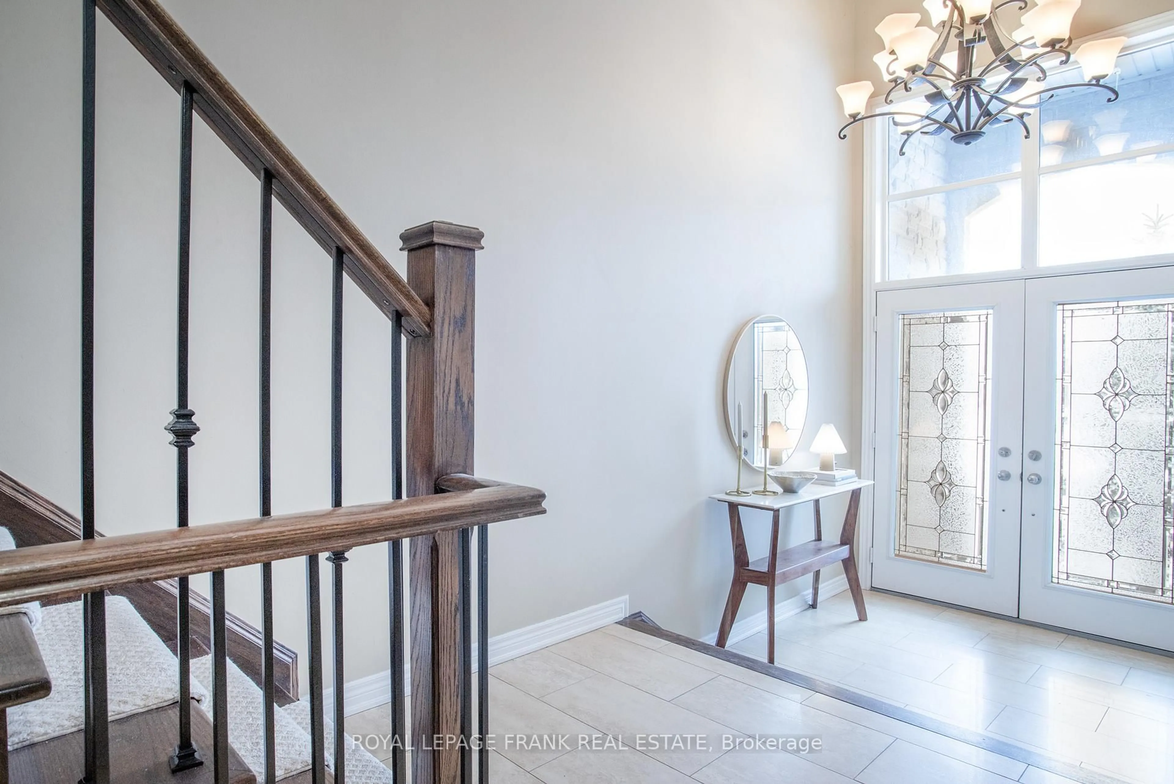 Indoor entryway for 2309 Wuthering Heights Way, Oakville Ontario L6M 0E7
