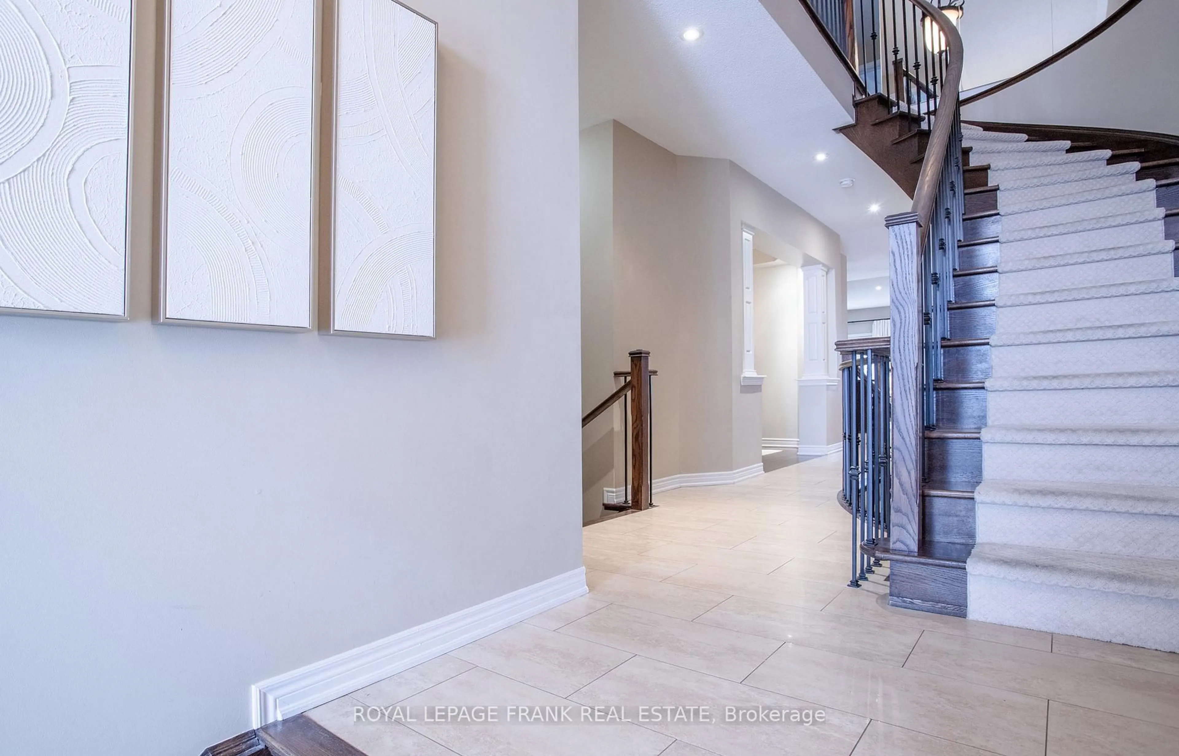 Indoor foyer for 2309 Wuthering Heights Way, Oakville Ontario L6M 0E7
