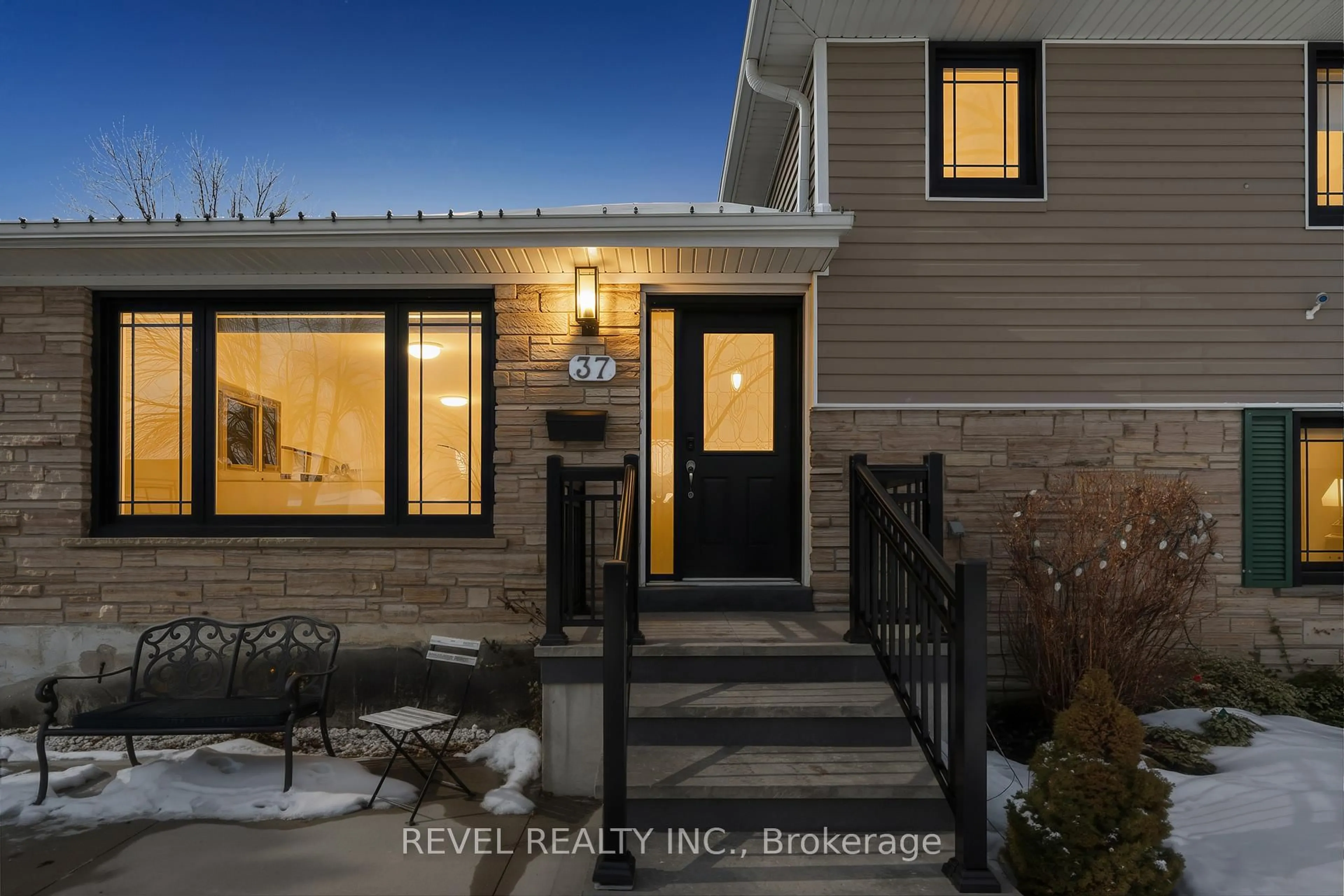 Home with brick exterior material, street for 37 Ferndale Cres, Brampton Ontario L6W 1G1