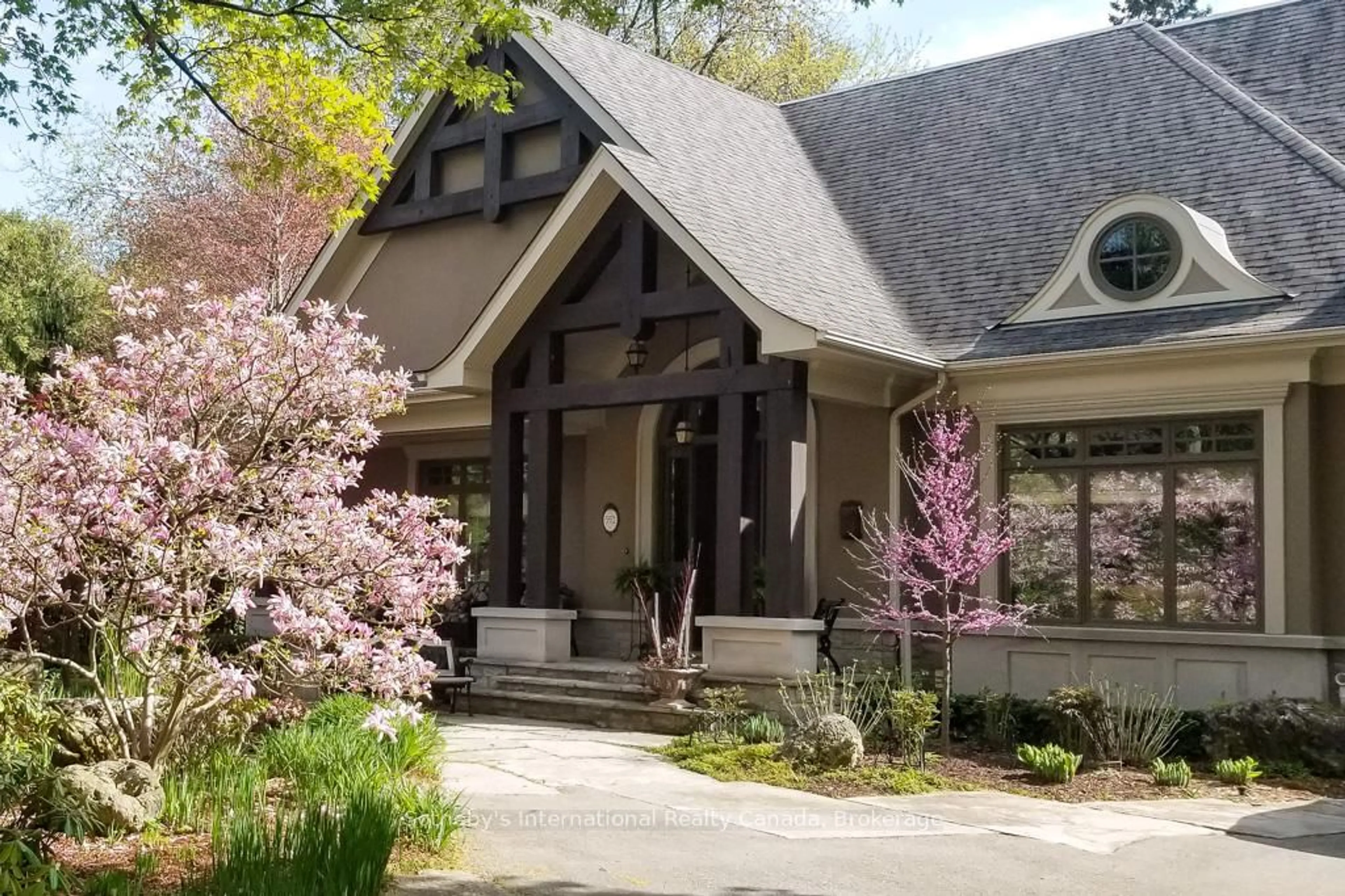 Home with brick exterior material, street for 552 Bobolink Rd, Mississauga Ontario L5J 2P4