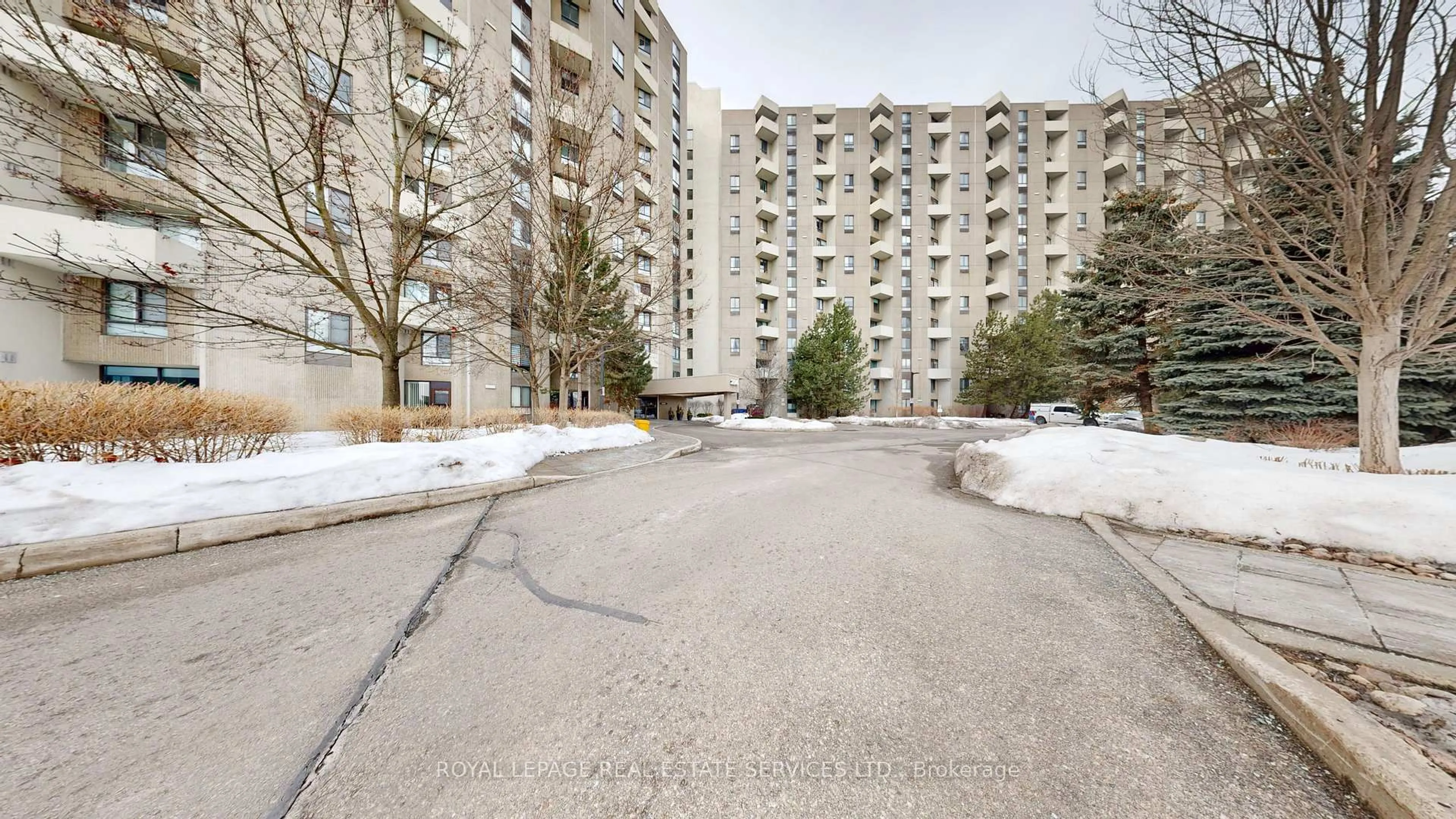 Patio, street for 284 Mill Rd #B1, Toronto Ontario M9C 4W6