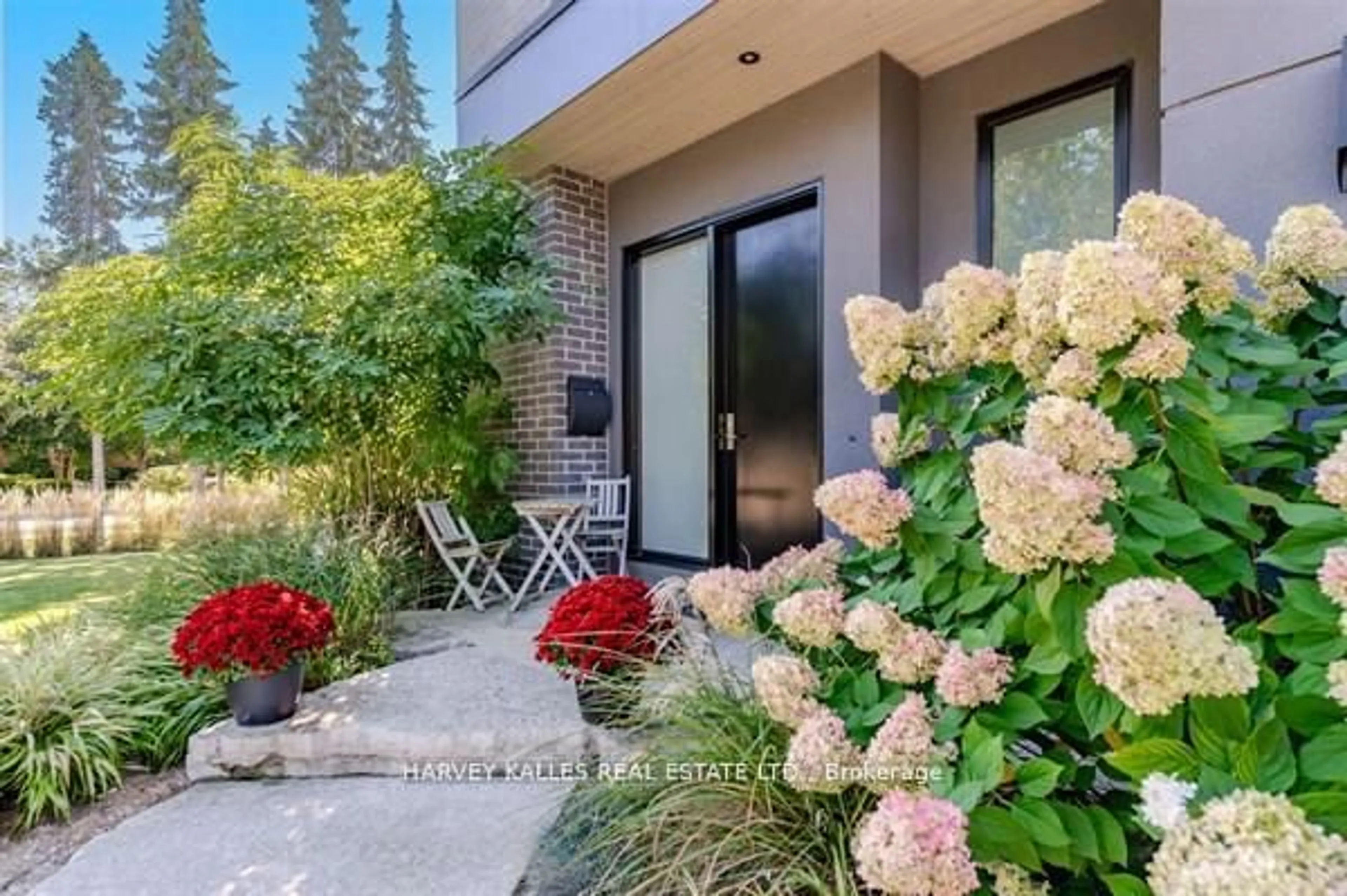 Patio, street for 3279 Lakeshore Rd, Burlington Ontario L7N 1A7