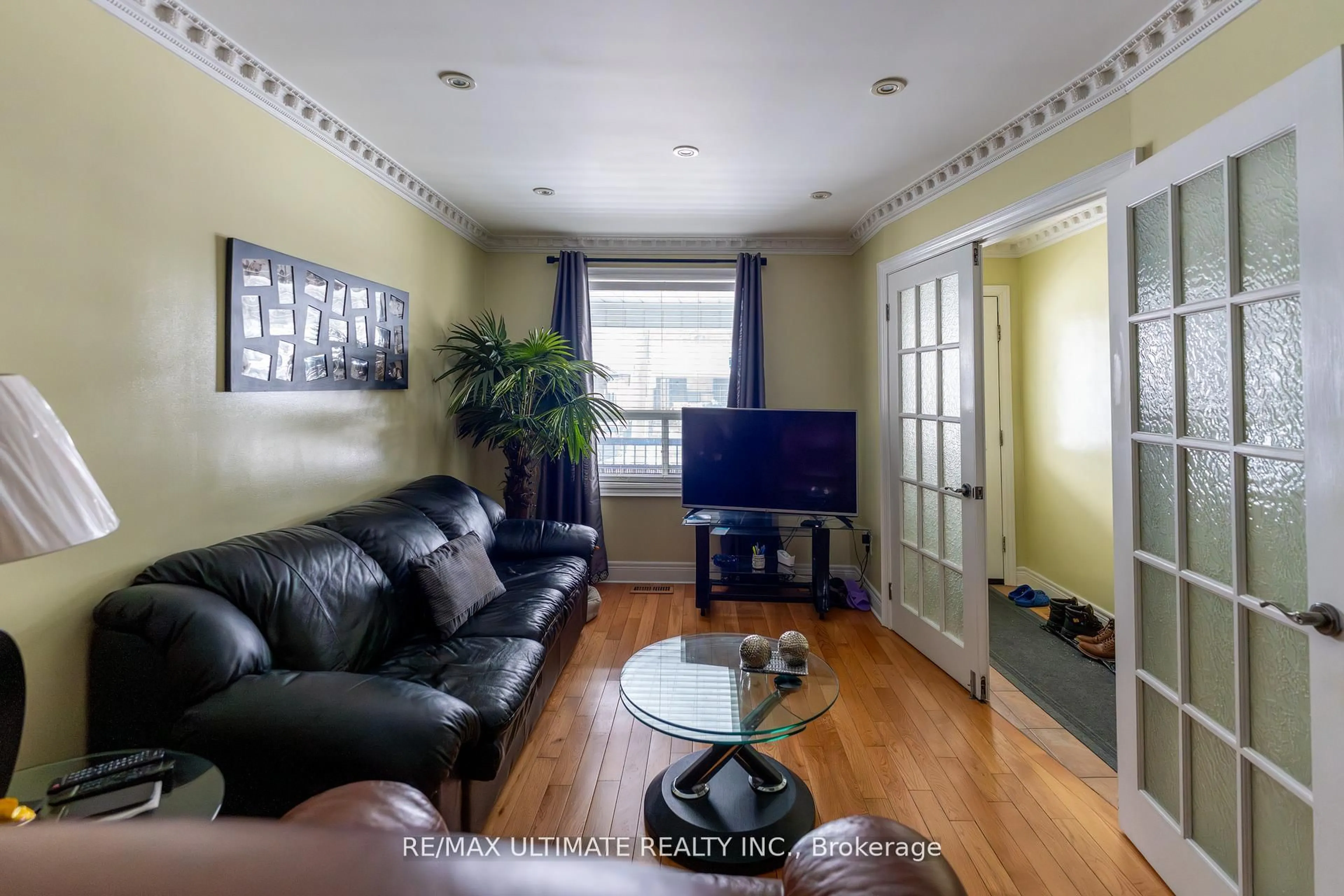 Living room with furniture, unknown for 120 Rosethorn Ave, Toronto Ontario M6N 3L1