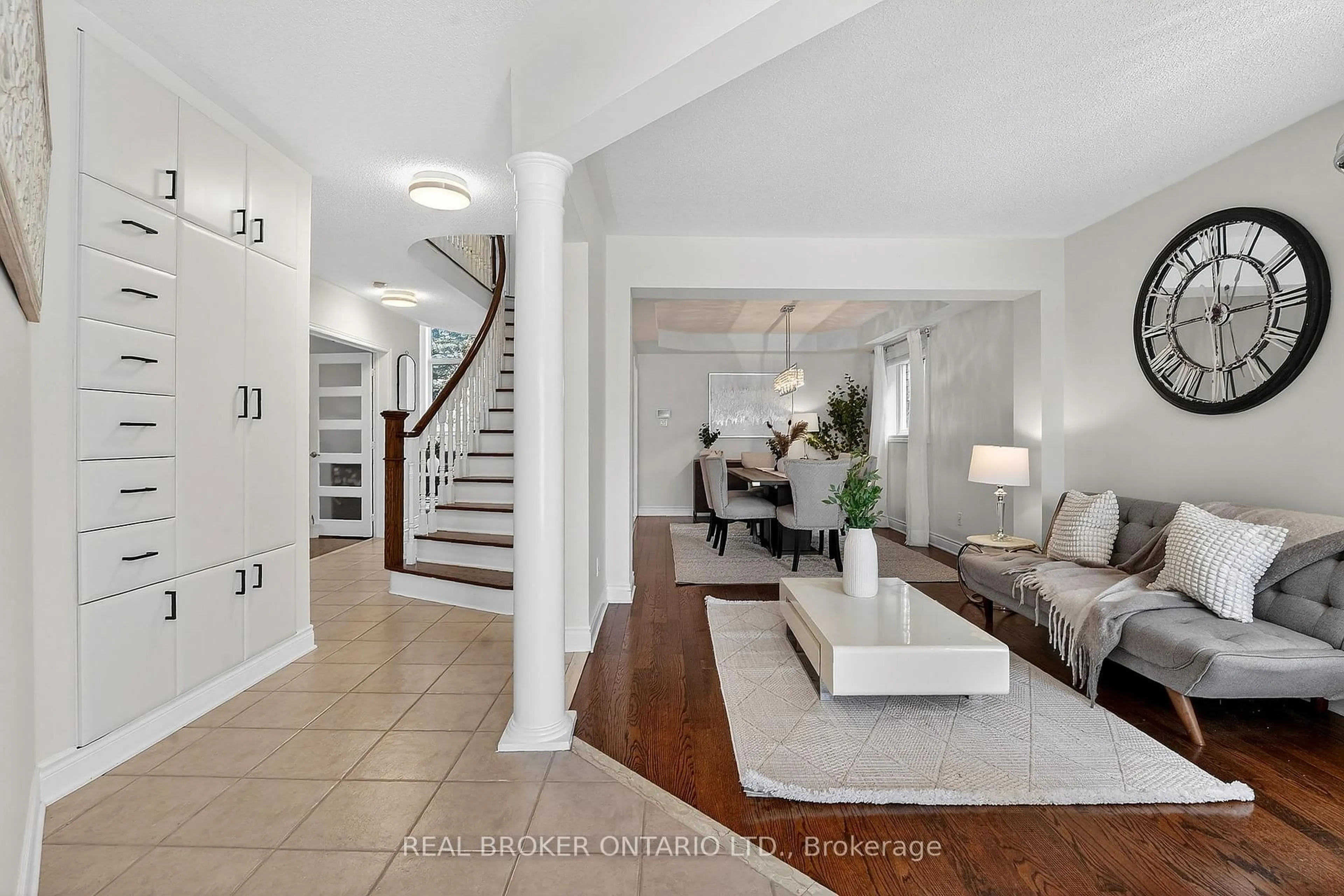 Indoor entryway for 67 Summer Valley Dr, Brampton Ontario L6Z 4V1