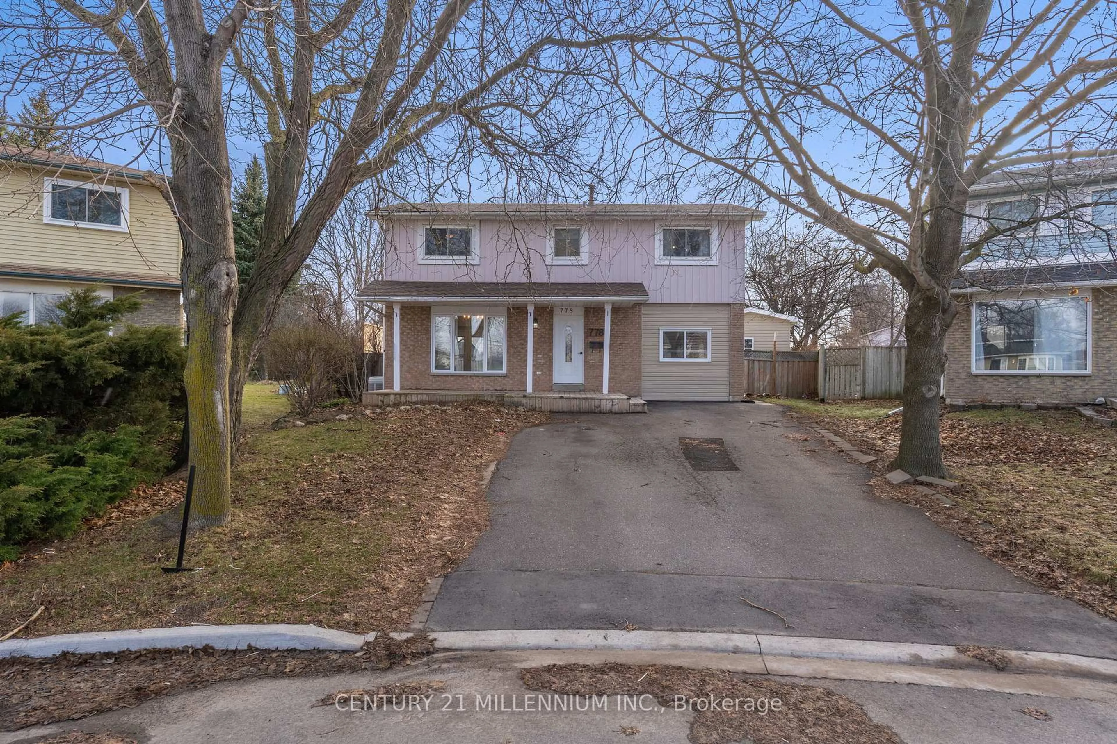 A pic from outside/outdoor area/front of a property/back of a property/a pic from drone, street for 778 Byng Crt, Milton Ontario L9T 3M3
