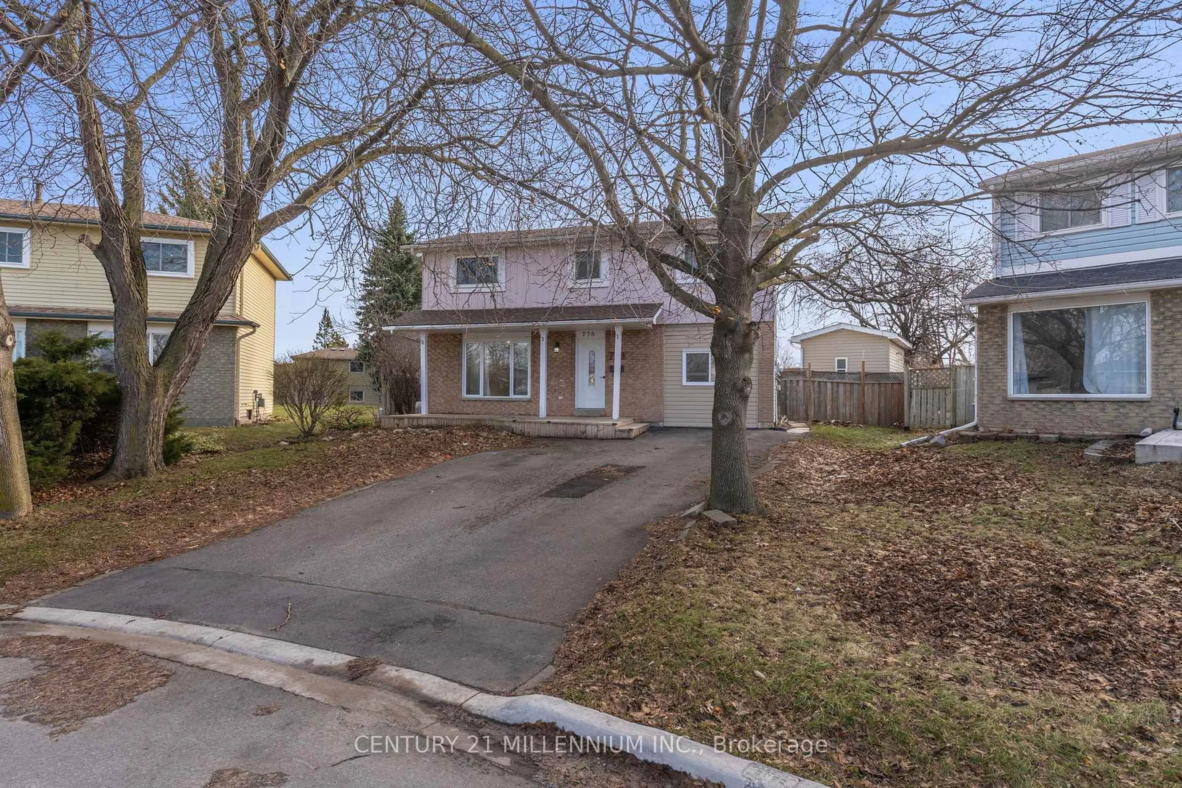 A pic from outside/outdoor area/front of a property/back of a property/a pic from drone, street for 778 Byng Crt, Milton Ontario L9T 3M3