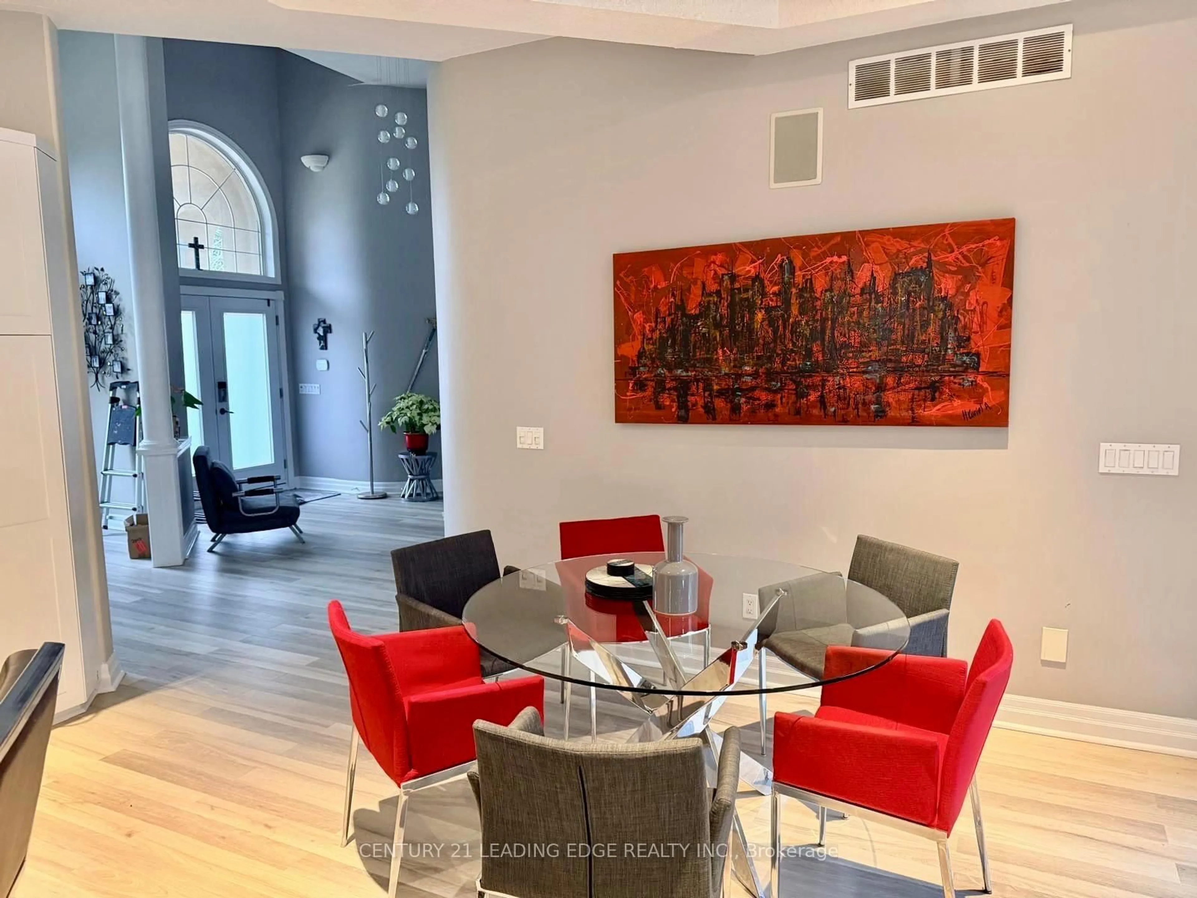 Dining room, ceramic/tile floor for 5165 PINERIDGE Dr, Milton Ontario L7J 2L7