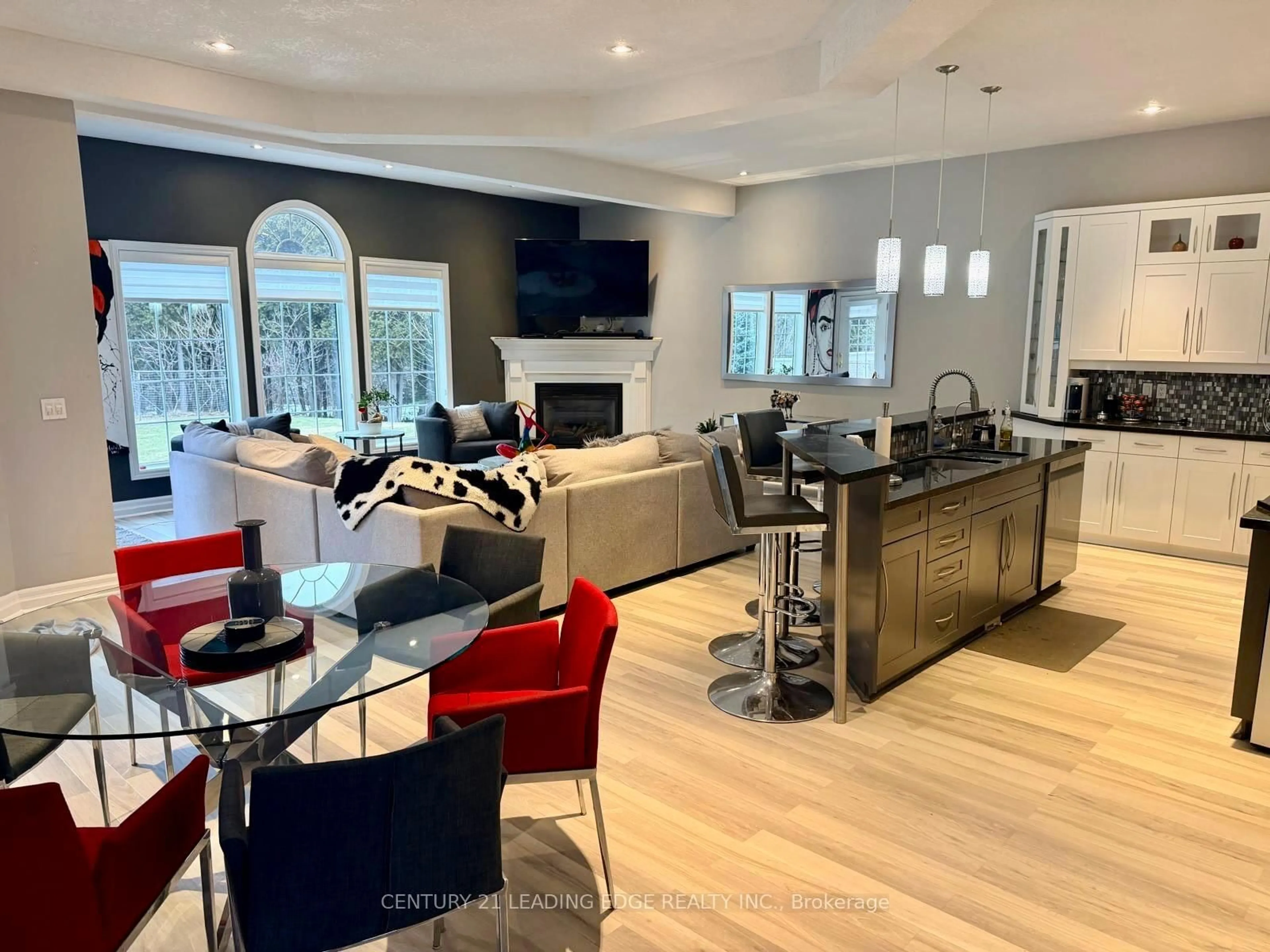 Open concept kitchen, unknown for 5165 PINERIDGE Dr, Milton Ontario L7J 2L7