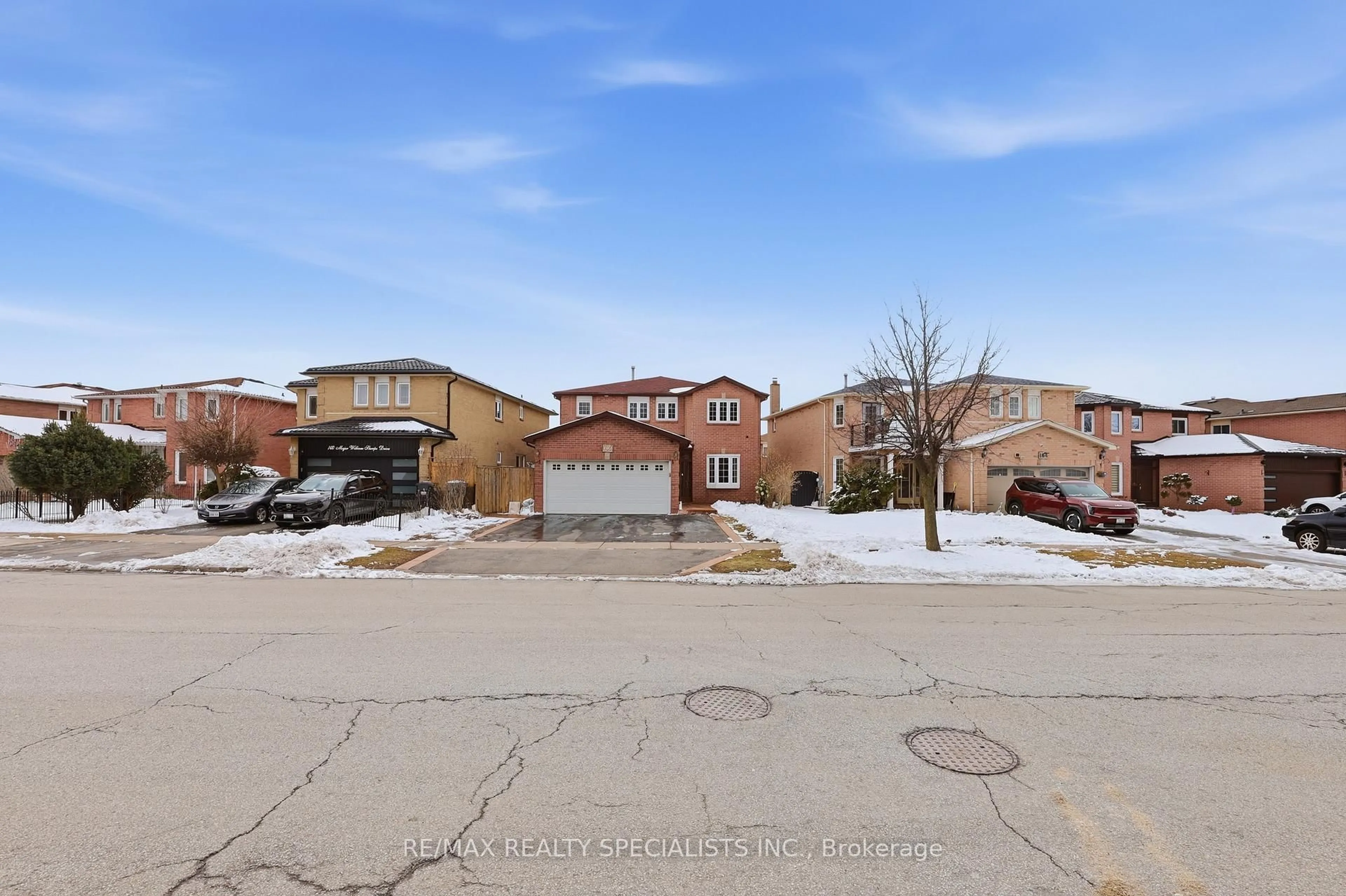 A pic from outside/outdoor area/front of a property/back of a property/a pic from drone, street for 162 Major William Sharpe Dr, Brampton Ontario L6X 4C3