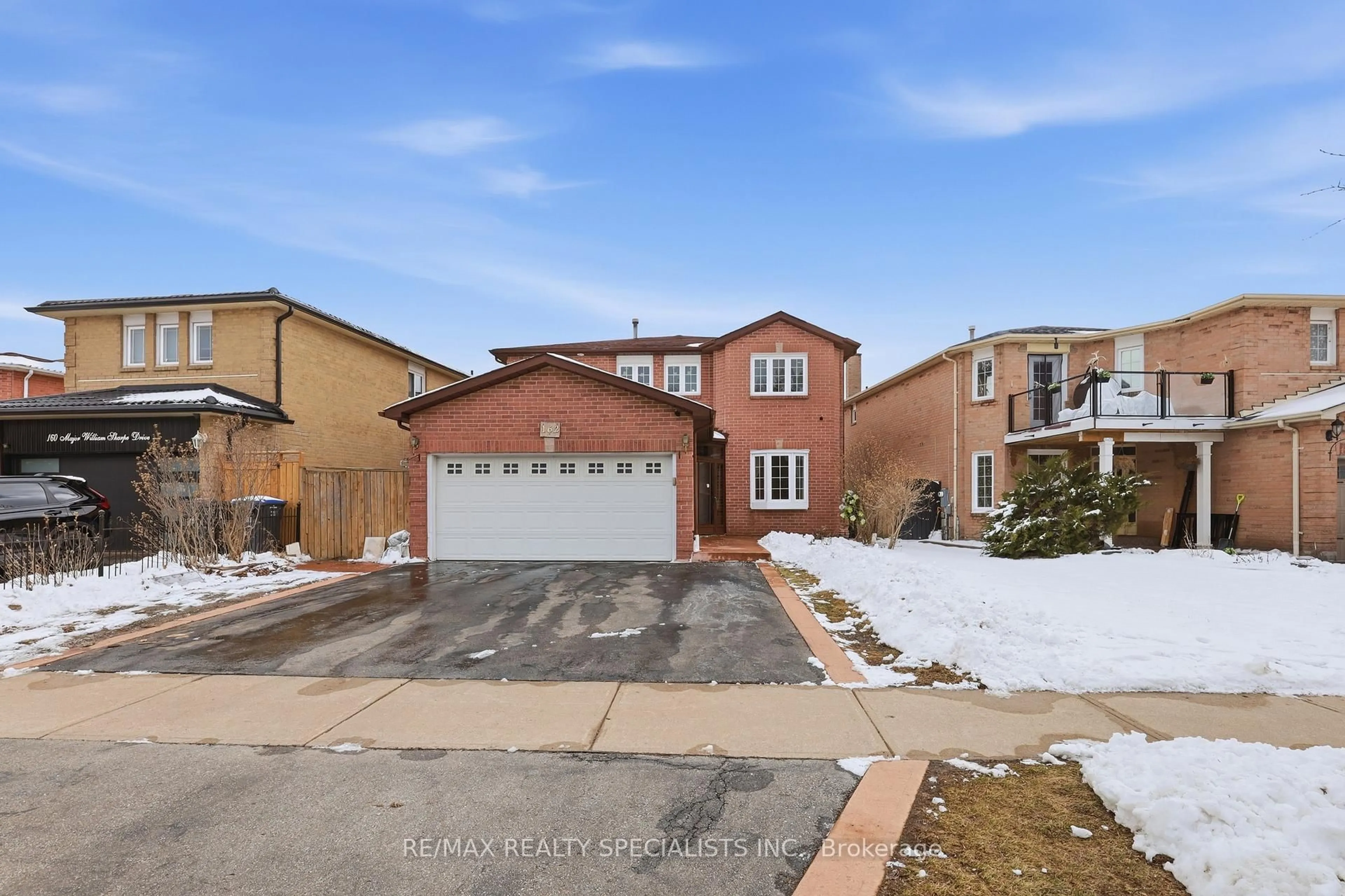 A pic from outside/outdoor area/front of a property/back of a property/a pic from drone, street for 162 Major William Sharpe Dr, Brampton Ontario L6X 4C3