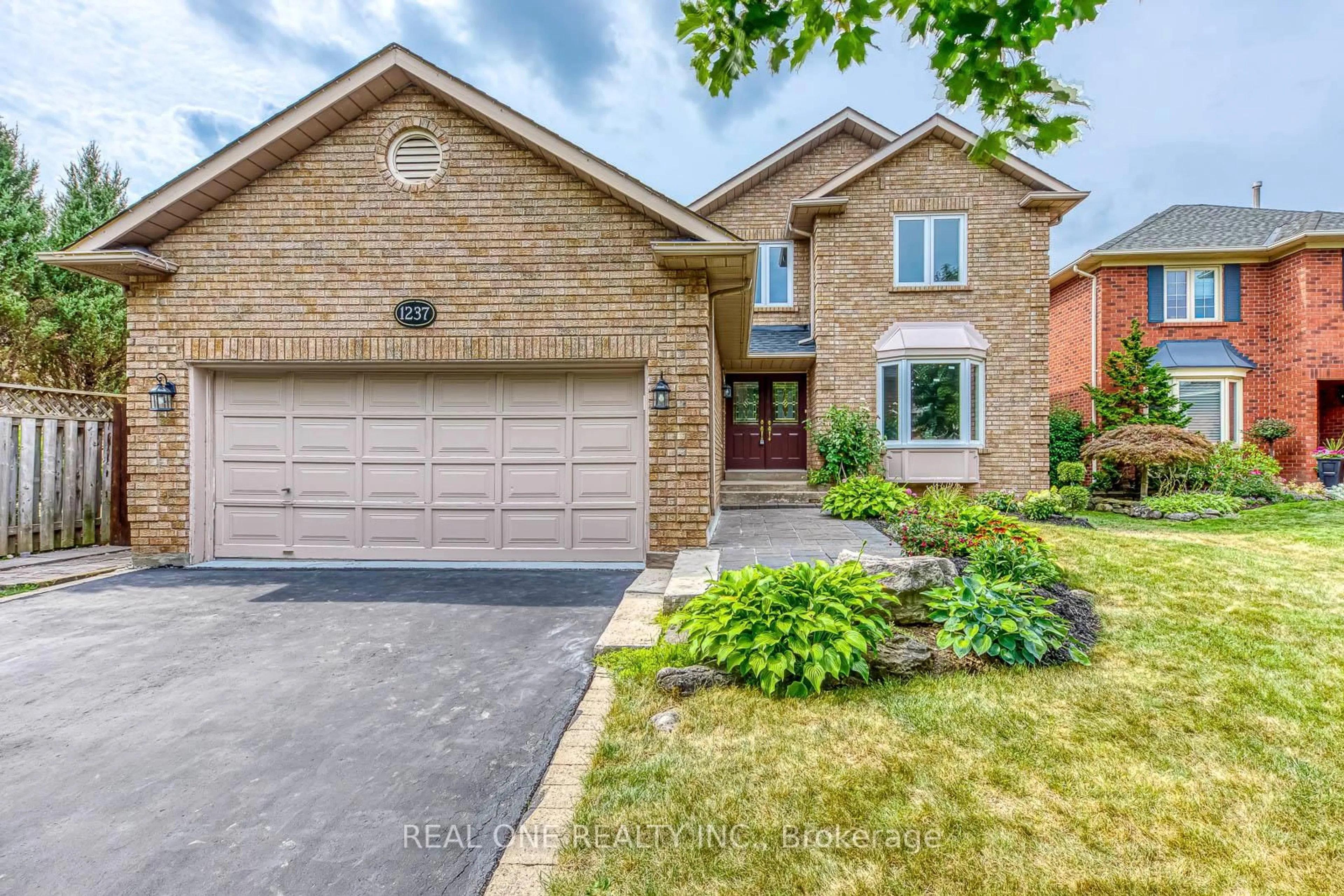 Home with brick exterior material, street for 1237 Woodview Dr, Oakville Ontario L6M 2M5