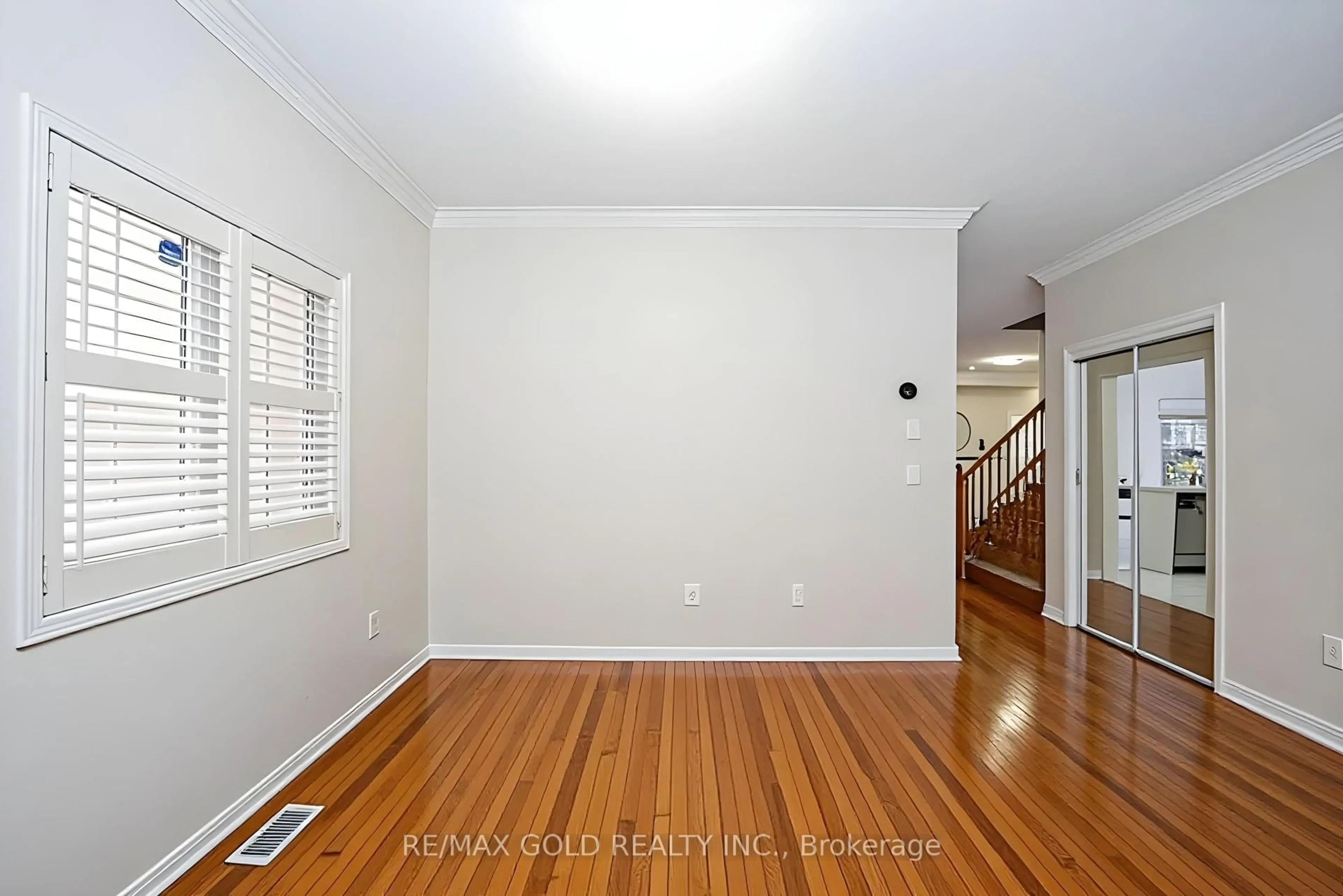 Unknown for 321 Queen Mary Dr, Brampton Ontario L7A 3S6