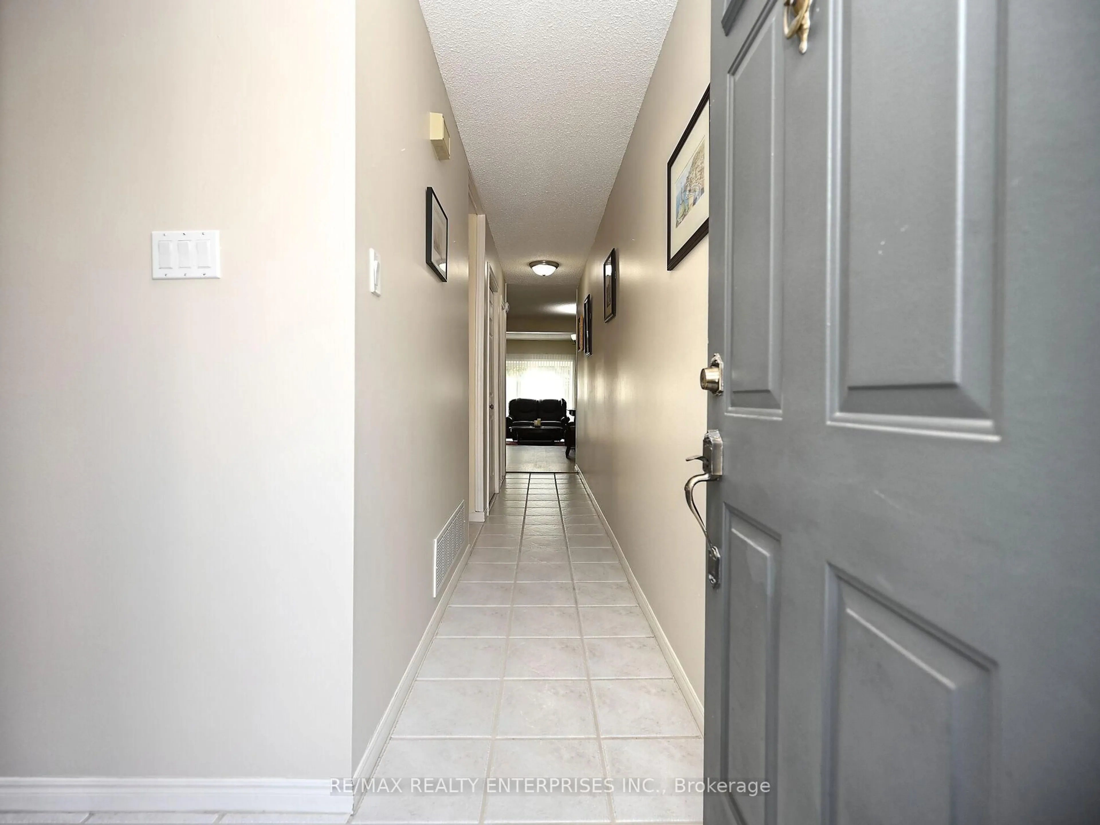 Indoor foyer for 2205 South Millway Rd #114, Mississauga Ontario L5L 3T2