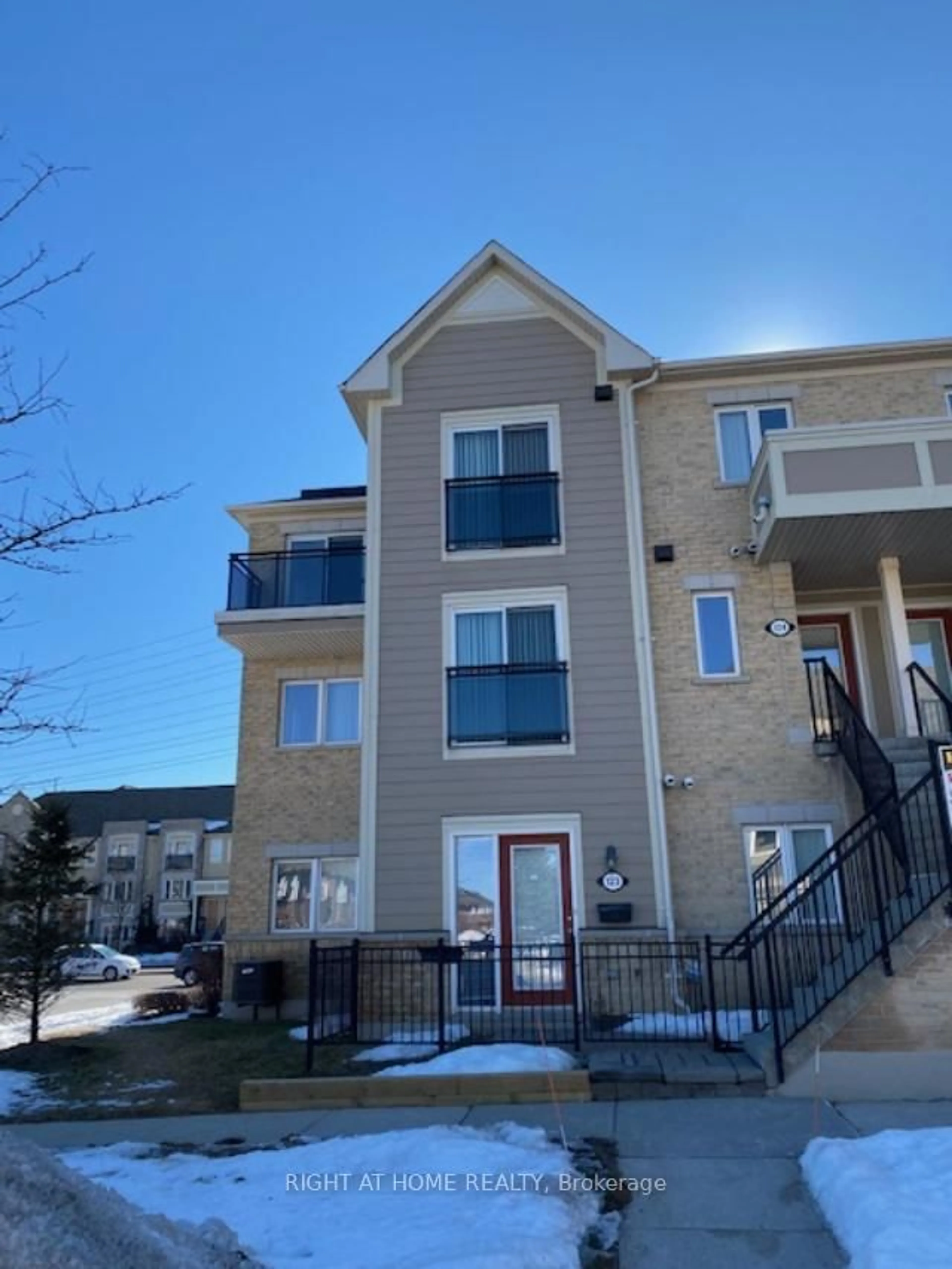 A pic from outside/outdoor area/front of a property/back of a property/a pic from drone, unknown for 5035 Oscar Peterson Blvd #124, Mississauga Ontario L5M 0P4