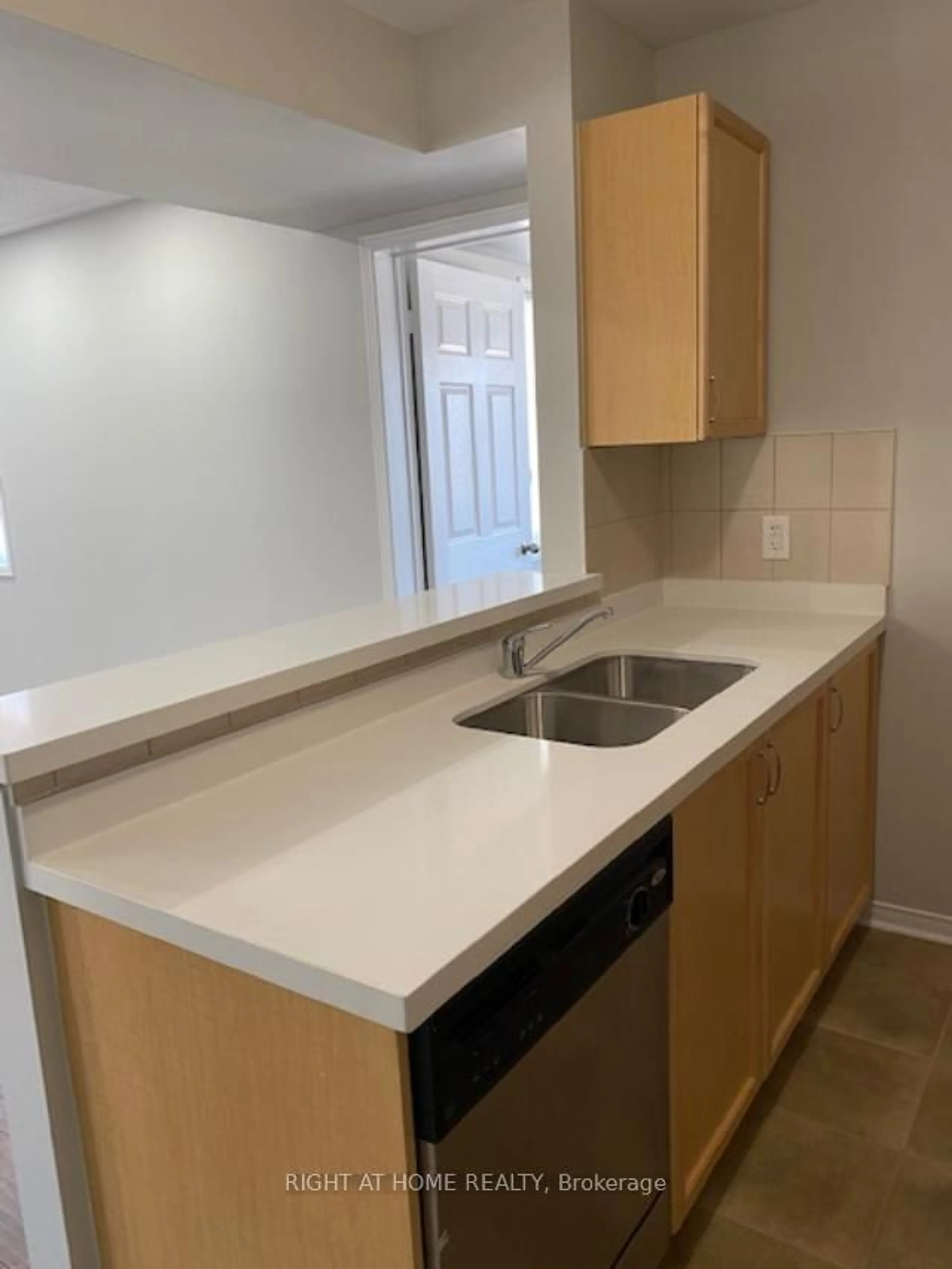 Standard kitchen, unknown for 5035 Oscar Peterson Blvd #124, Mississauga Ontario L5M 0P4