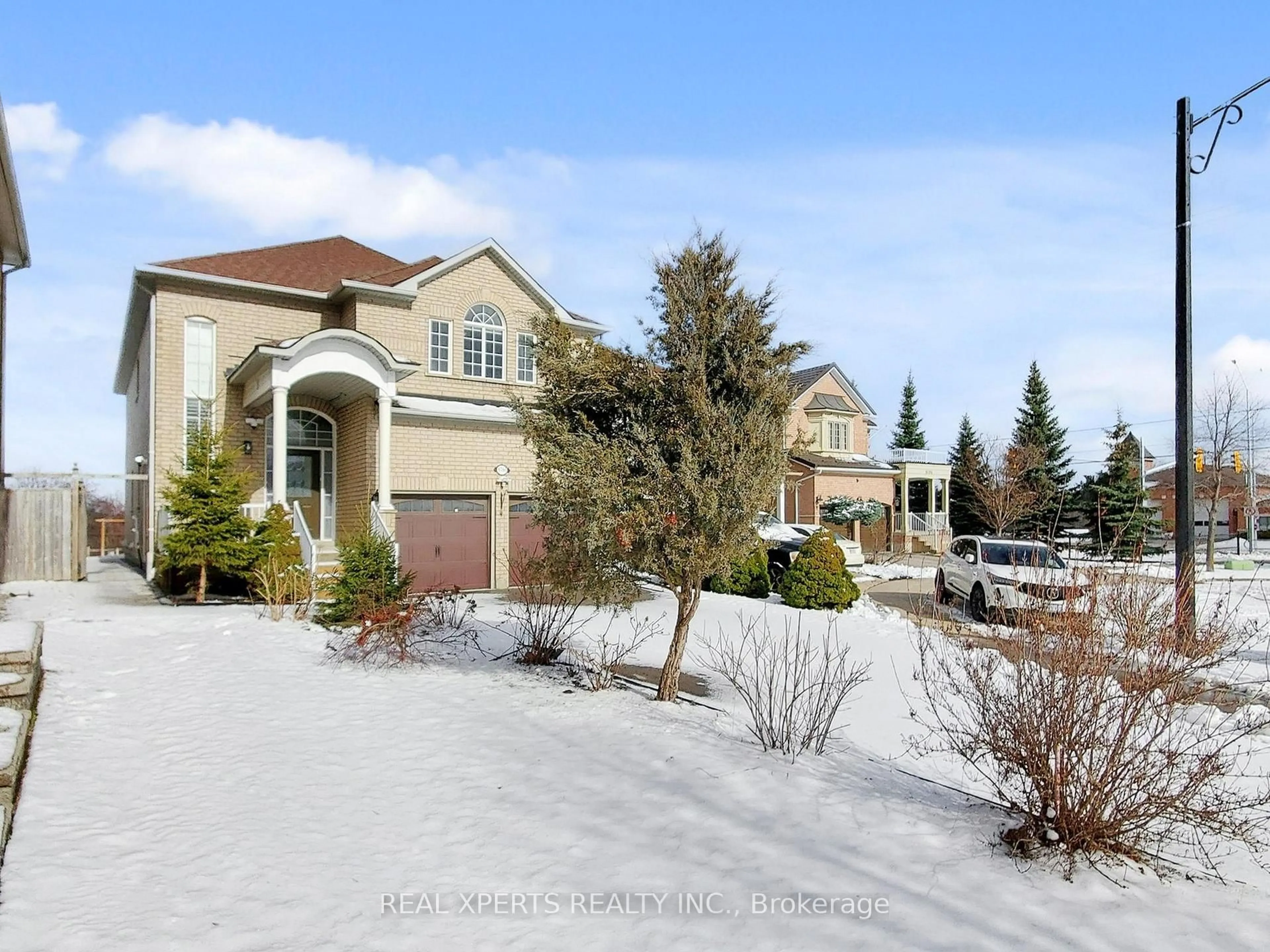 A pic from outside/outdoor area/front of a property/back of a property/a pic from drone, street for 6786 Kazoo Crt, Mississauga Ontario L5W 1T4