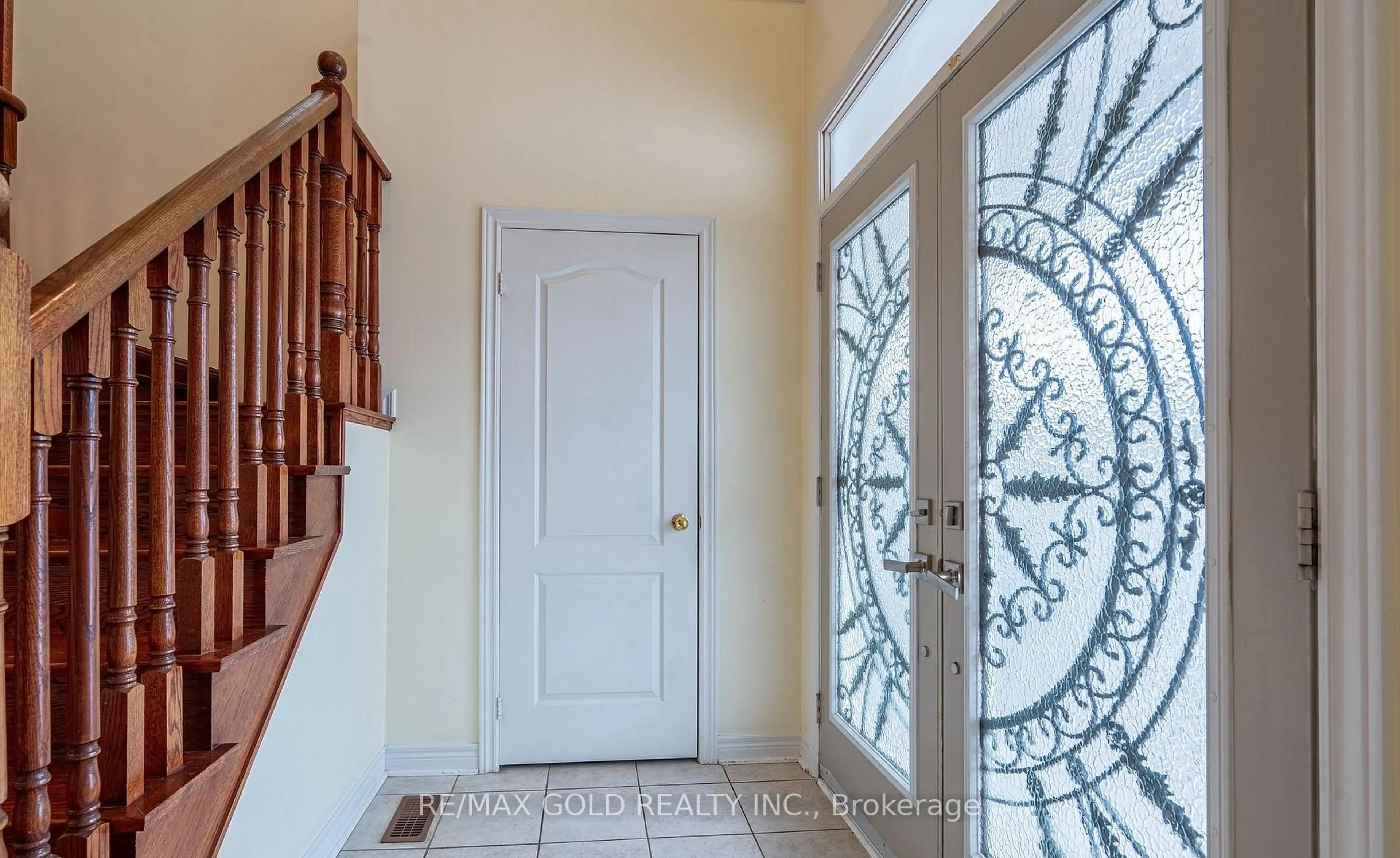 Indoor entryway for 311 Father Tobin Rd, Brampton Ontario L6R 0P4