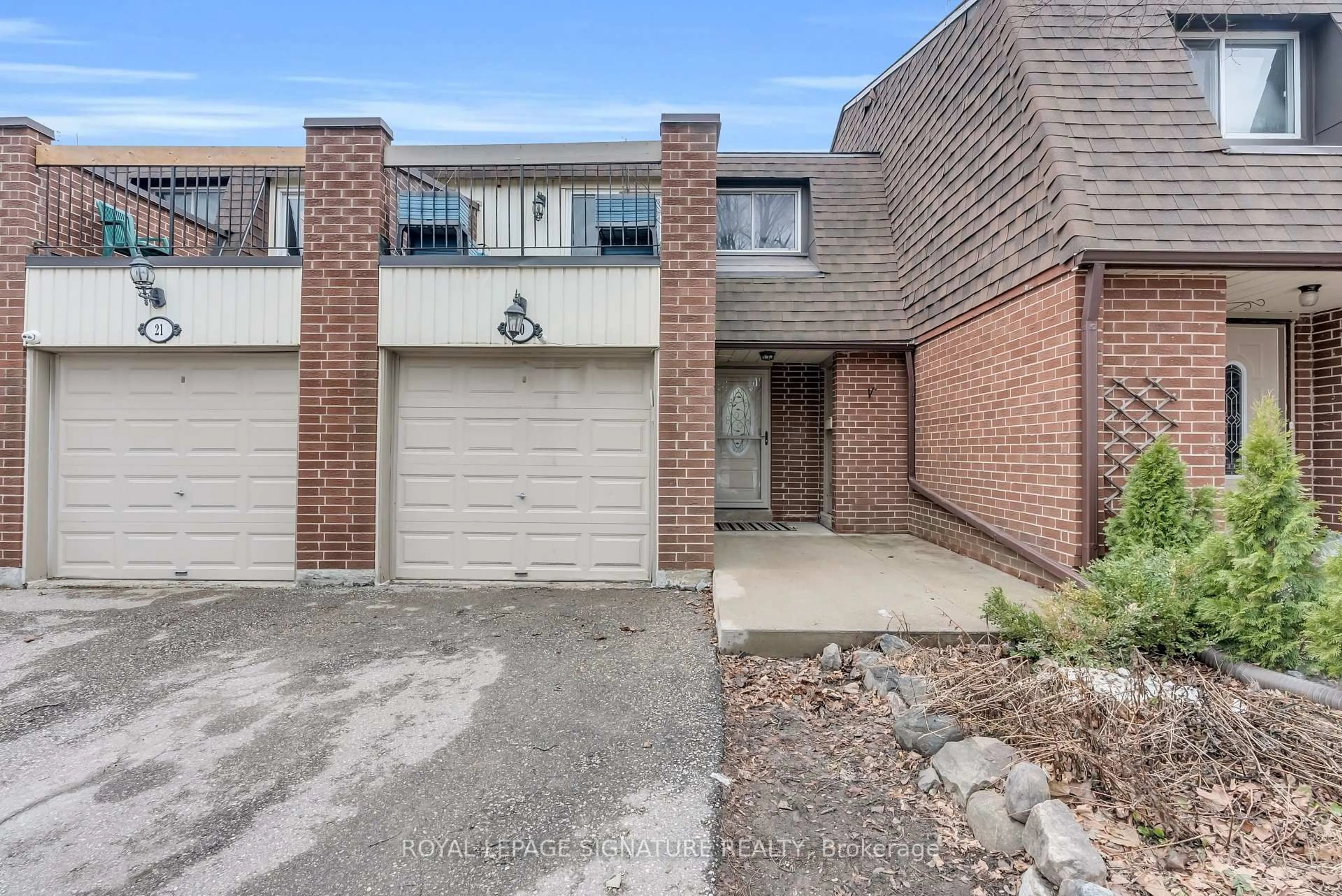 Home with brick exterior material, street for 6240 Montevideo Rd ##20, Mississauga Ontario L5N 2N7