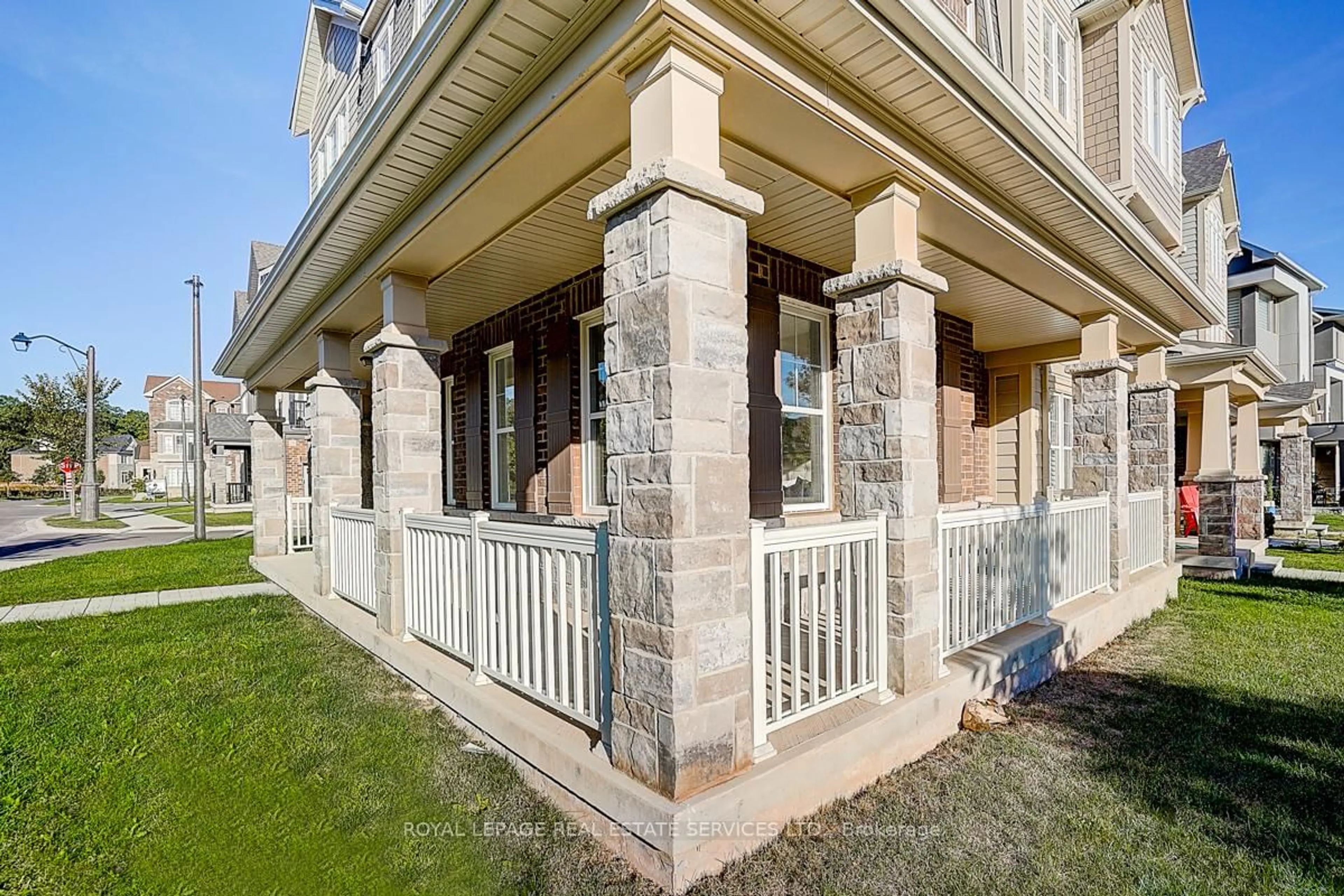 Patio, building for 3439 George Savage Ave, Oakville Ontario L6M 1R6