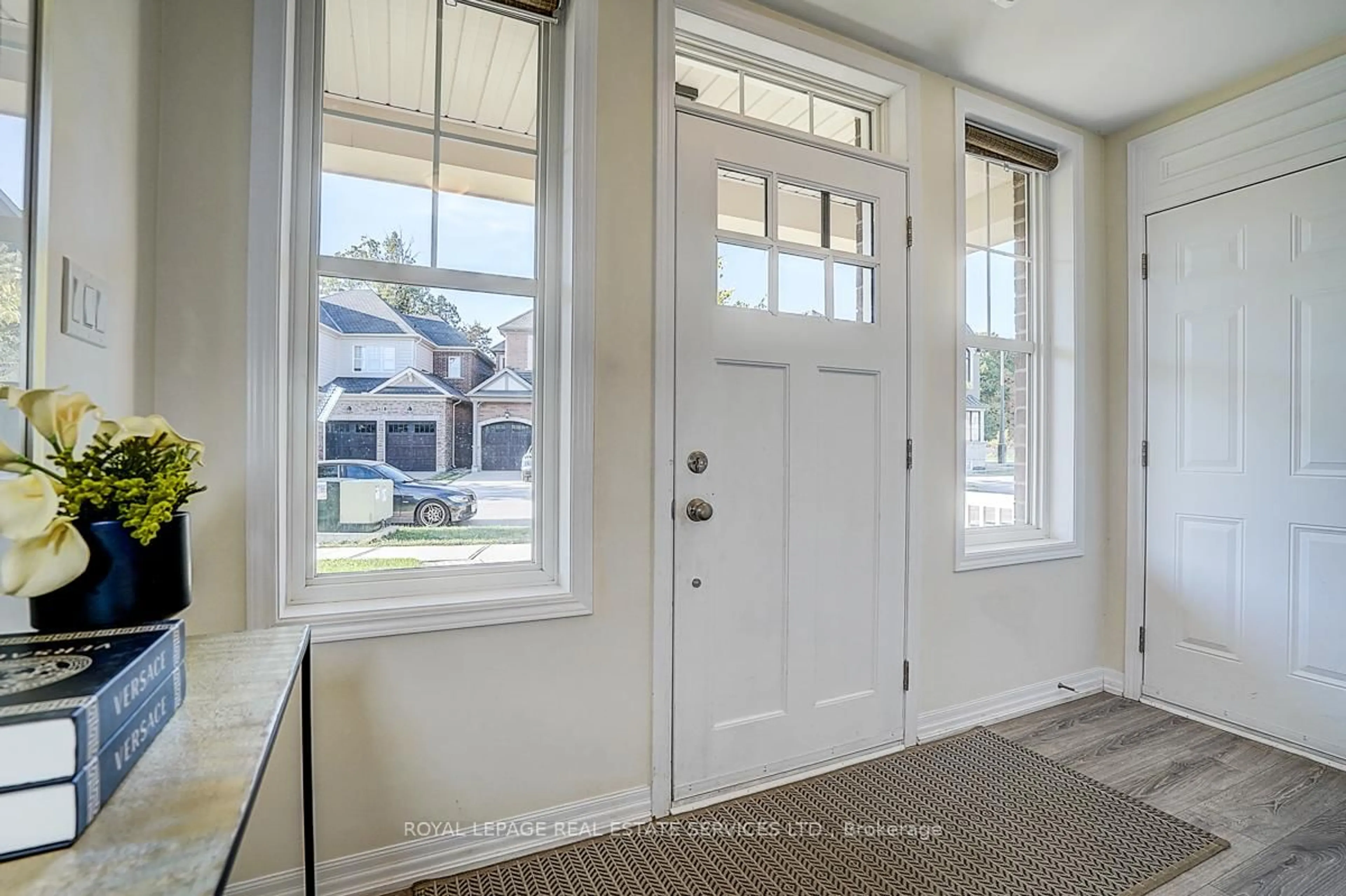 Indoor entryway for 3439 George Savage Ave, Oakville Ontario L6M 1R6