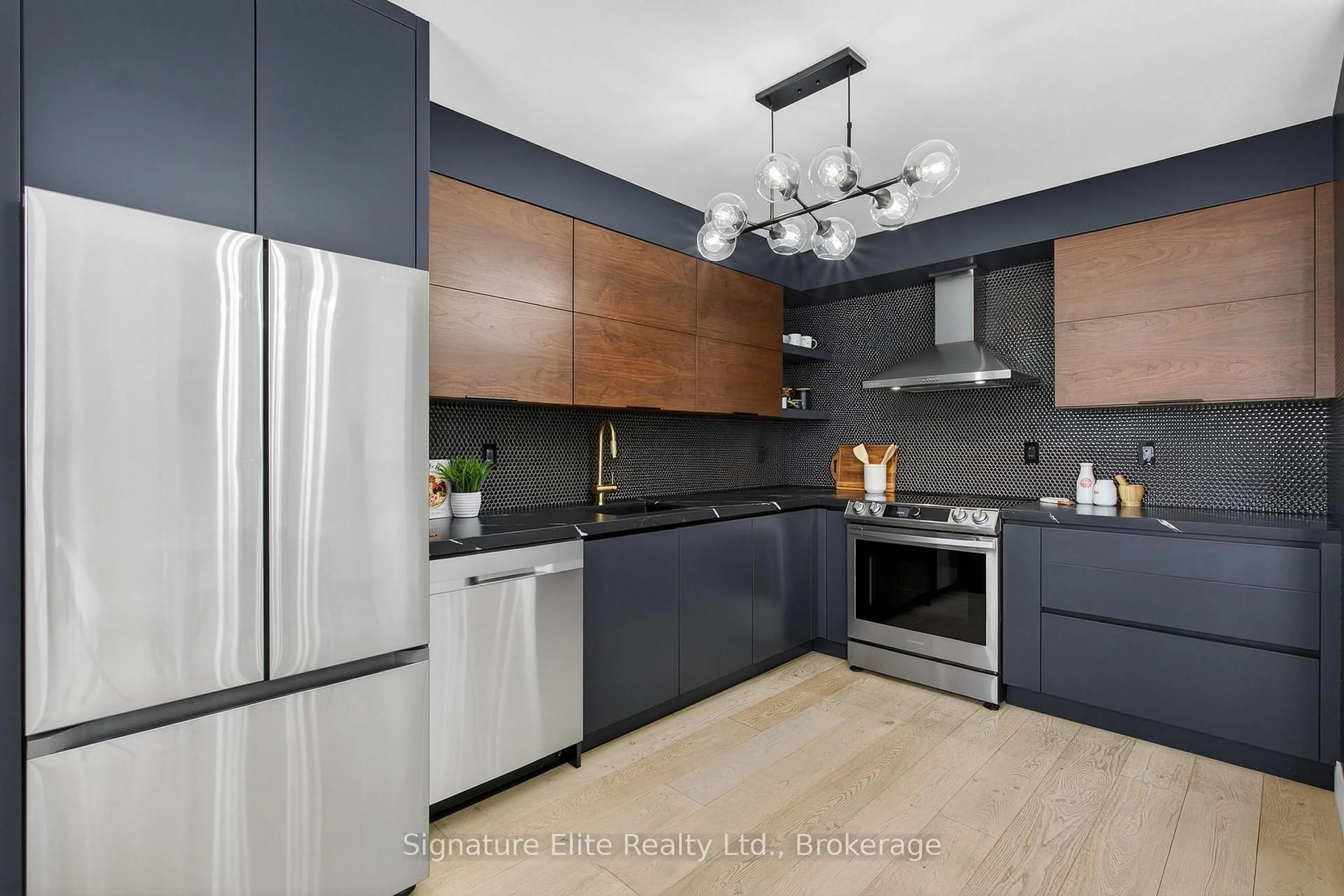 Contemporary kitchen, unknown for 5090 Fairview St #50, Burlington Ontario L7L 7H5