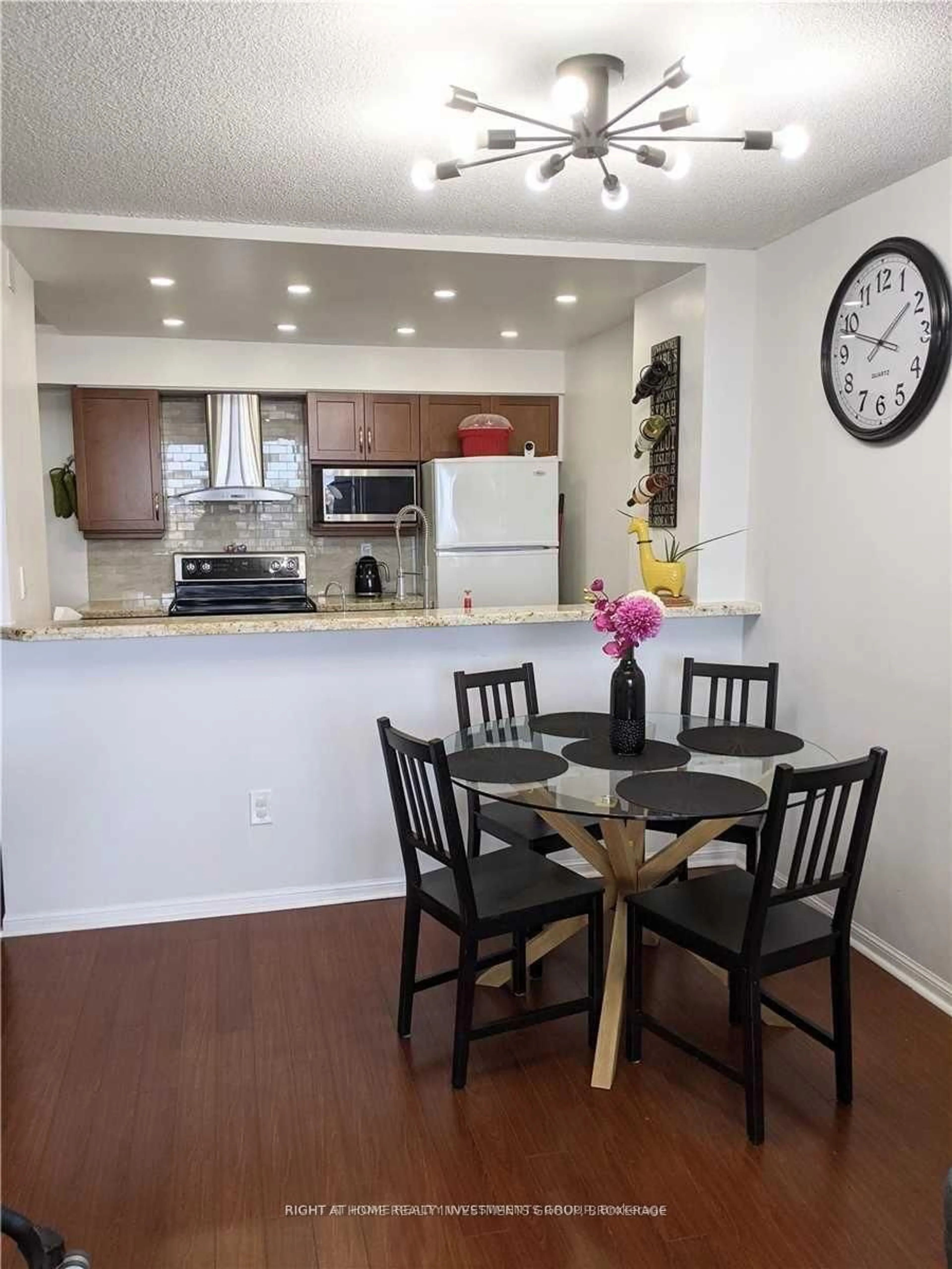 Unknown for 550 Webb Dr #812, Mississauga Ontario L5B 3Y4